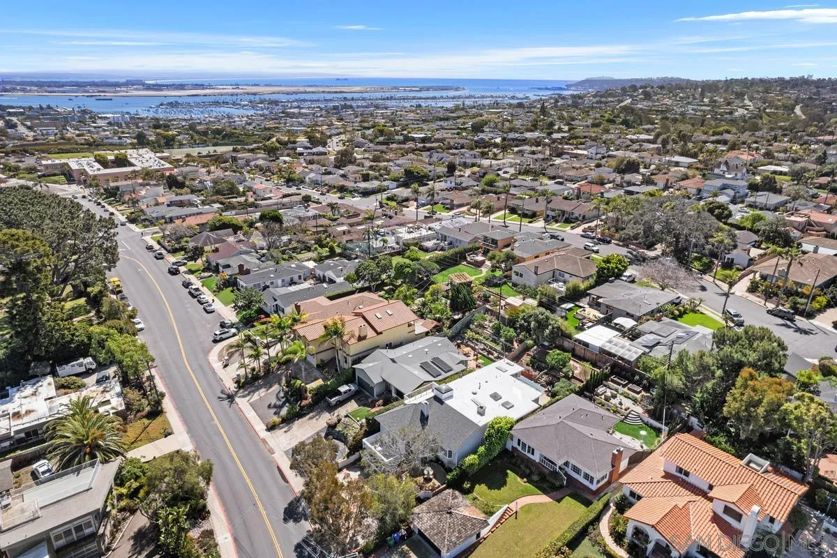 https://cdn.realtyfeed.com/cdn/127/250021164/ca466838a03adfd7e20c3044257e9451.webp