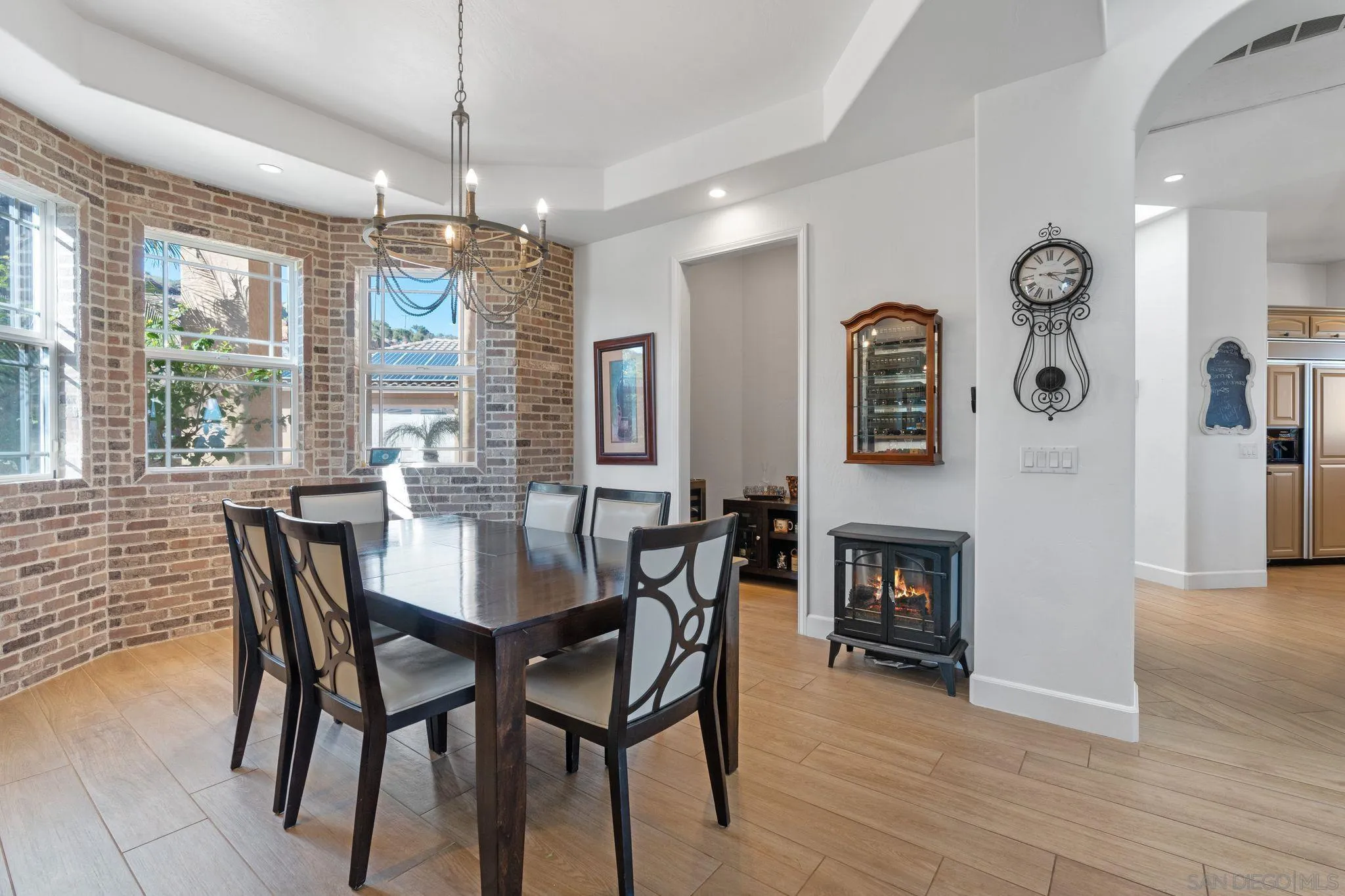 https://cdn.realtyfeed.com/cdn/127/250021200/820c5c062e34149639556b27fb27ec82.webp