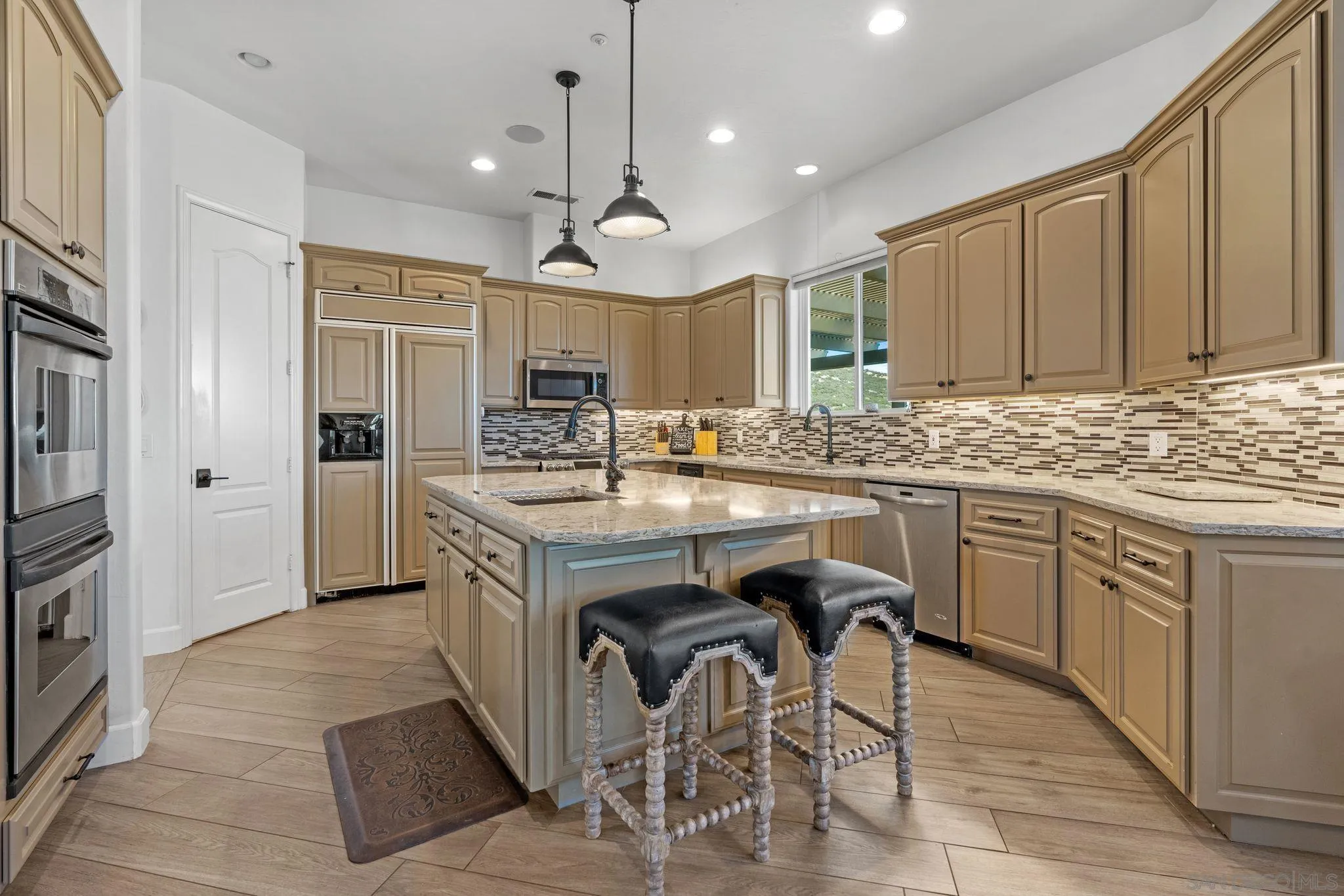 https://cdn.realtyfeed.com/cdn/127/250021200/c1e88a0f023419fb934888c67f3ead4c.webp