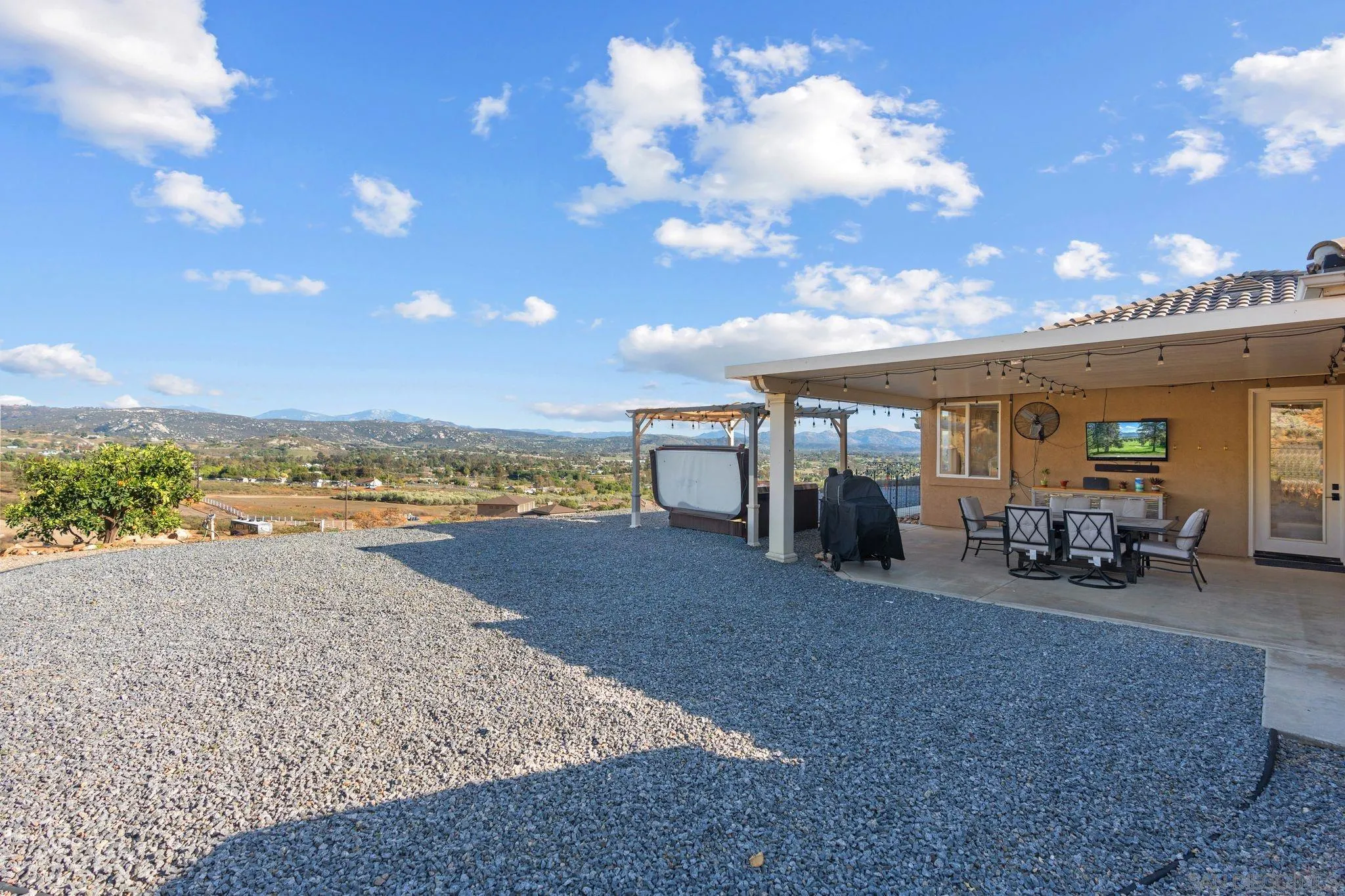 https://cdn.realtyfeed.com/cdn/127/250021200/d7ae2d03bf937ae535c887a978cd5688.webp