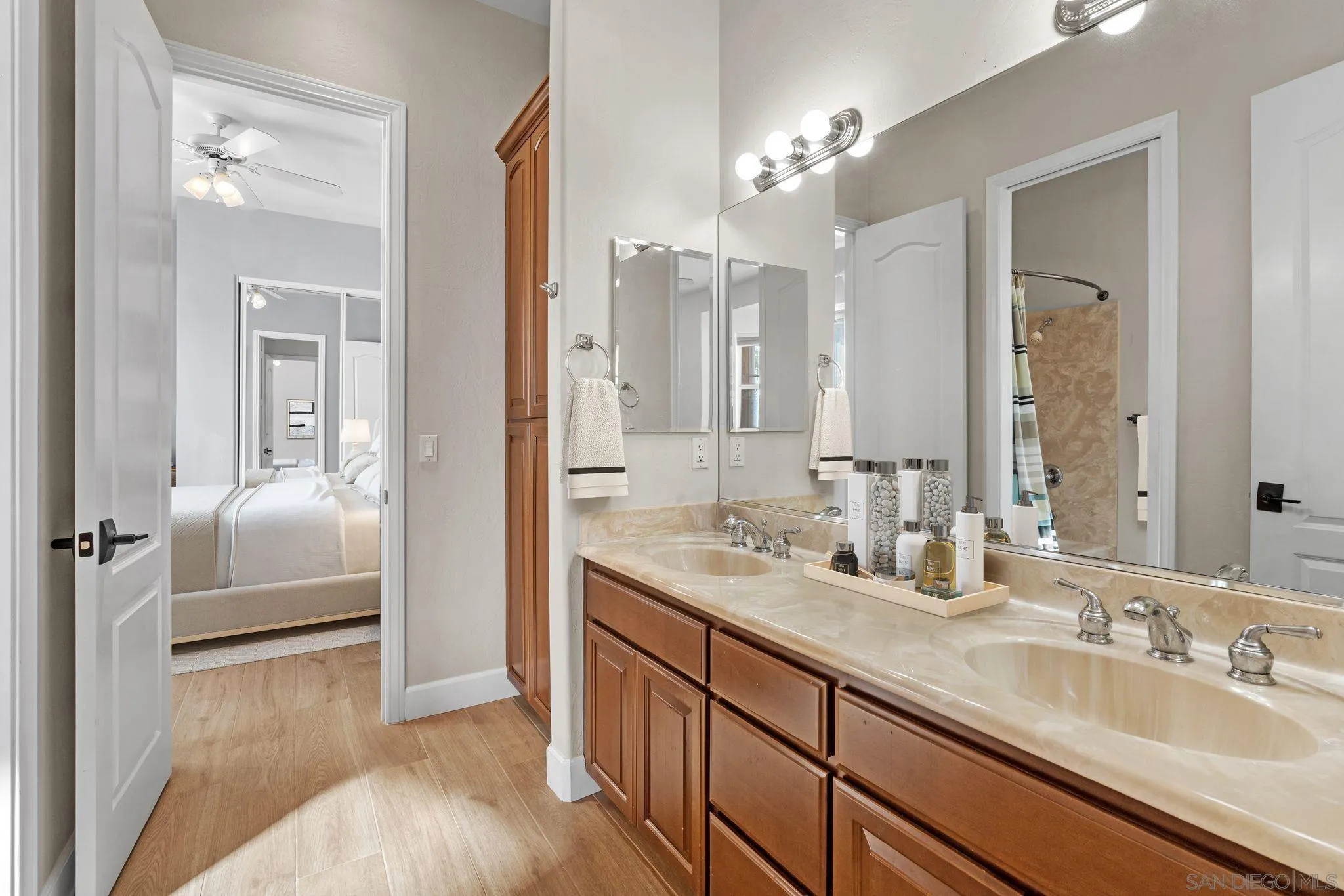 https://cdn.realtyfeed.com/cdn/127/250021200/e6f1080ddf1719284ec7c5b331c99646.webp