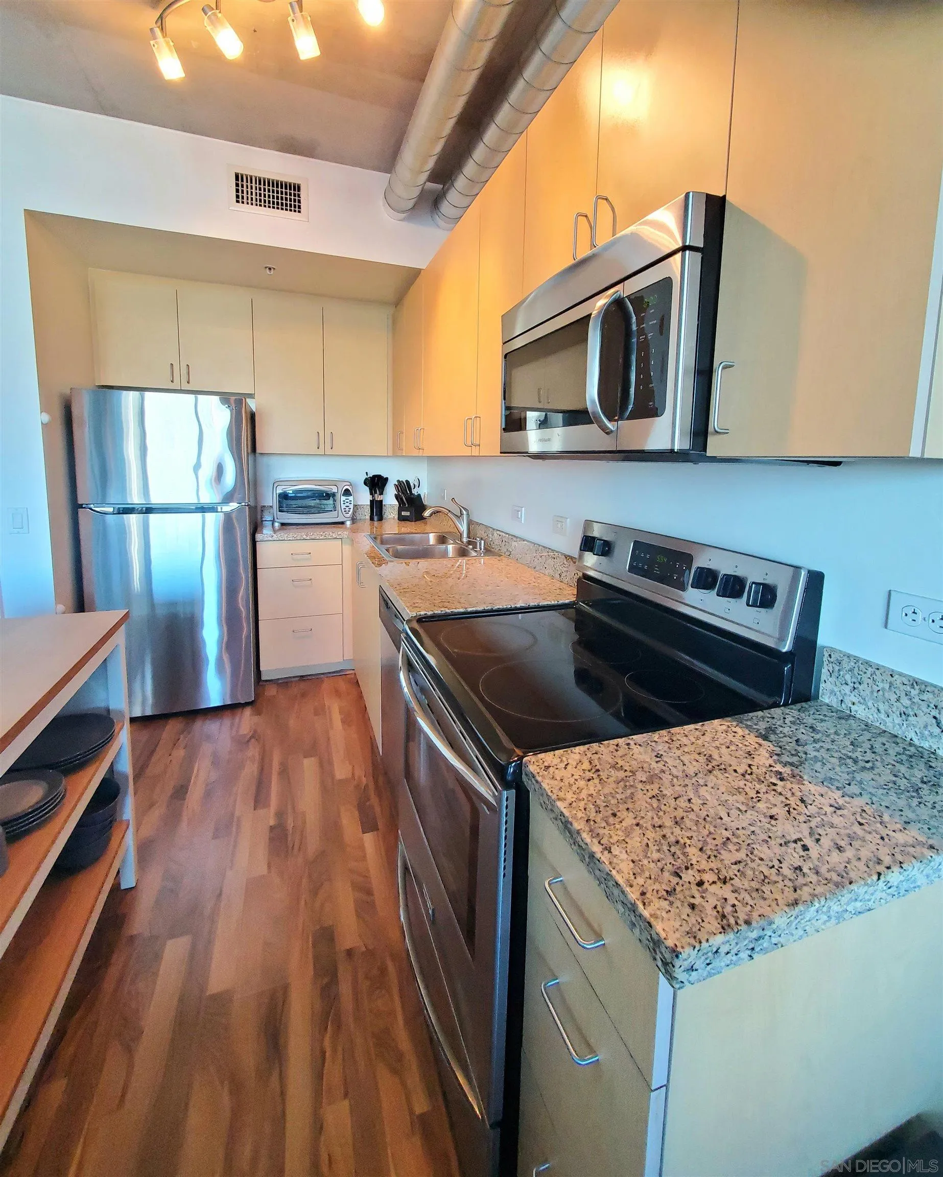 Photo #3: 250021265 Listing 