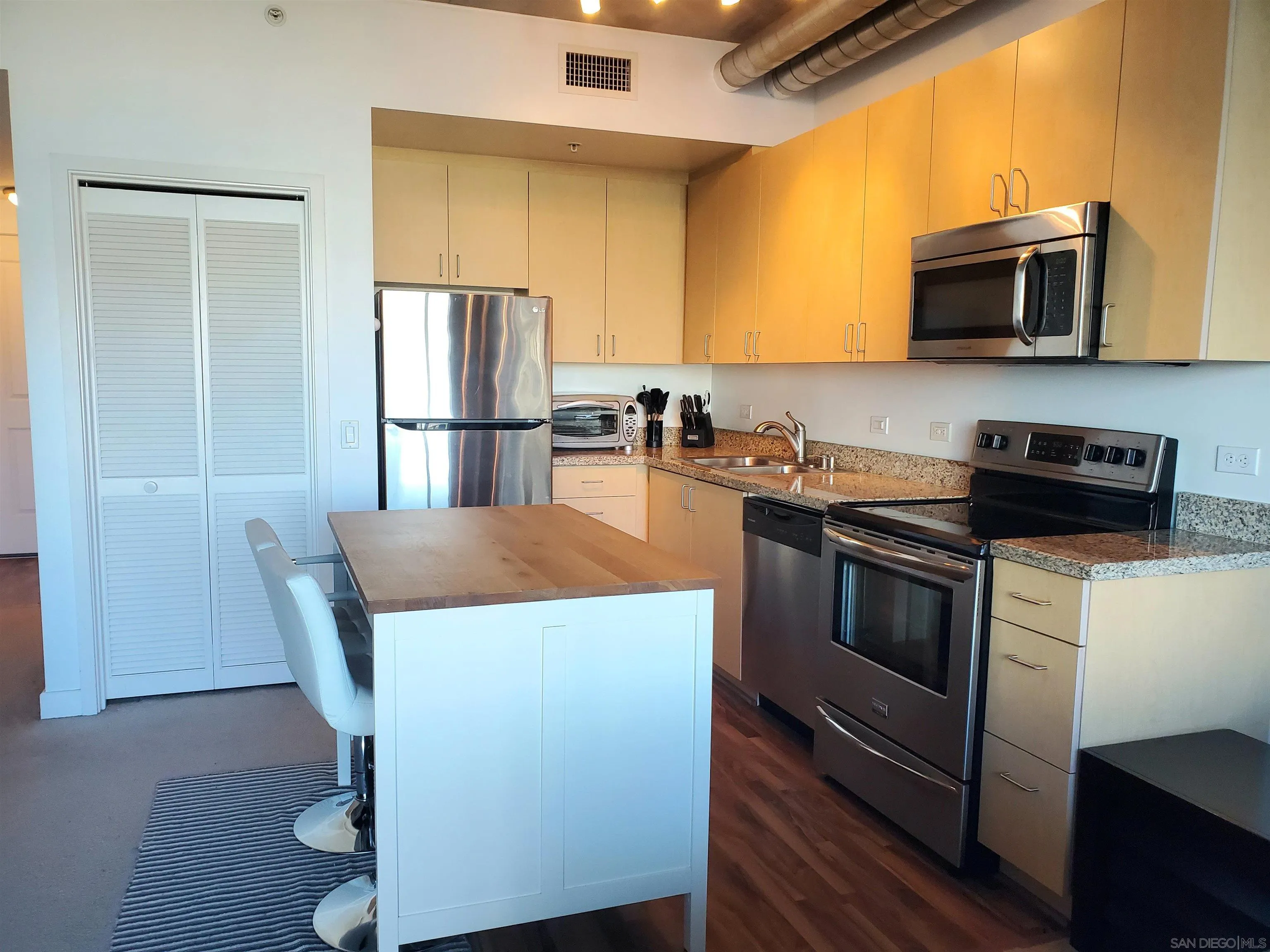Photo #2: 250021265 Listing 