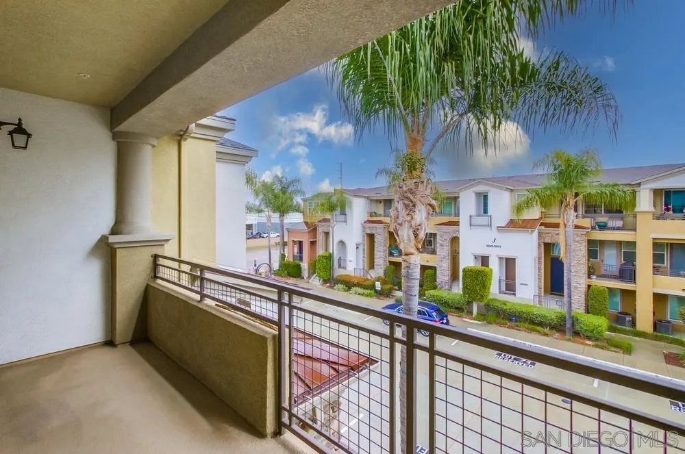 More Details about MLS # 250021291 : 5072 PLAZA PROMENADE