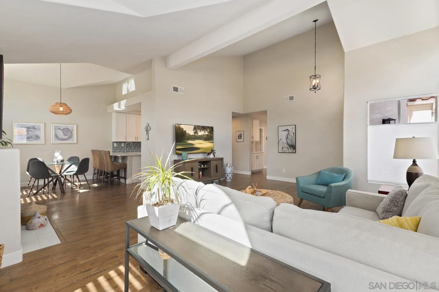 Photo #2: 250021339 Listing 