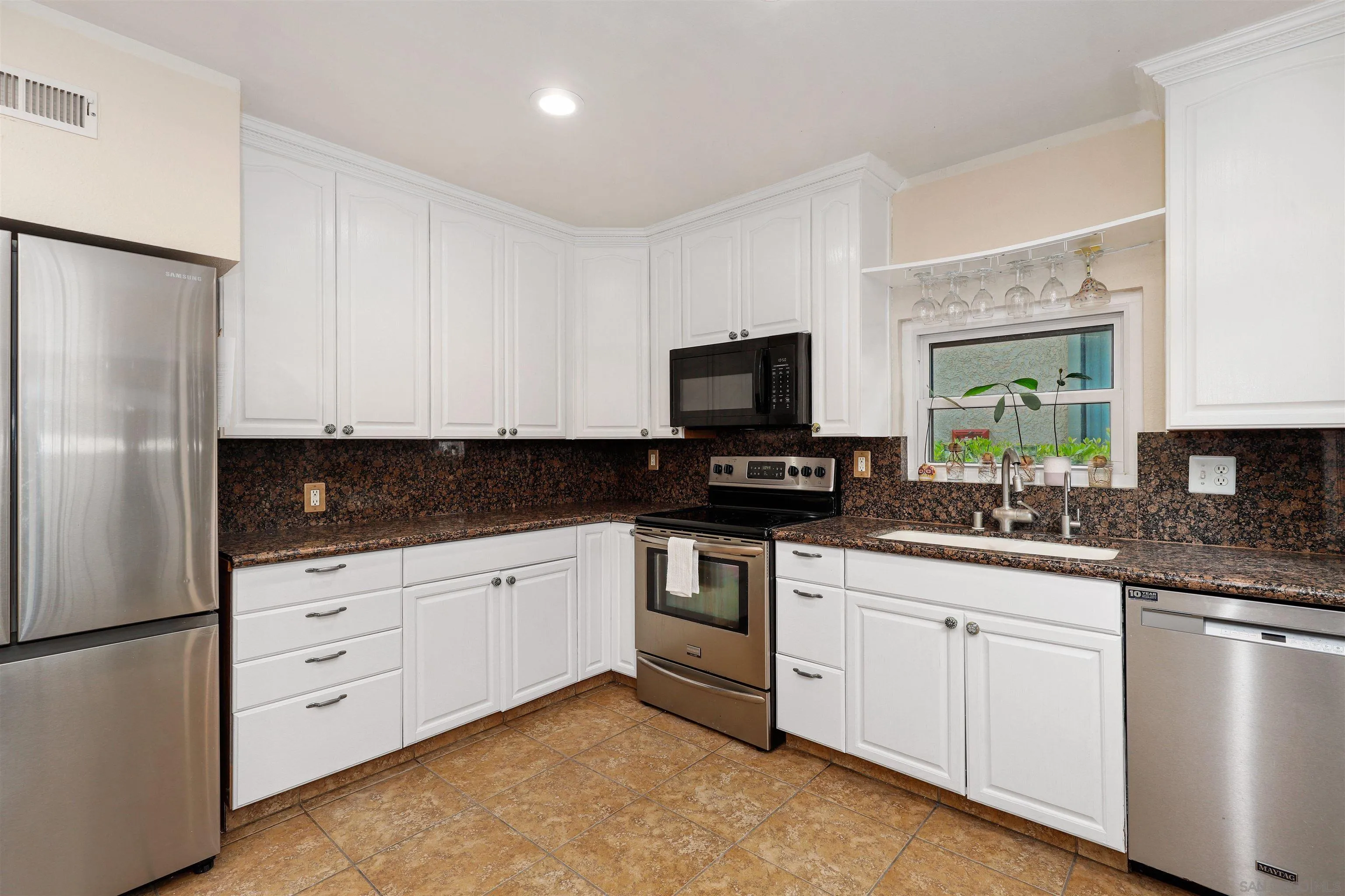 Photo #3: 250021357 Listing 