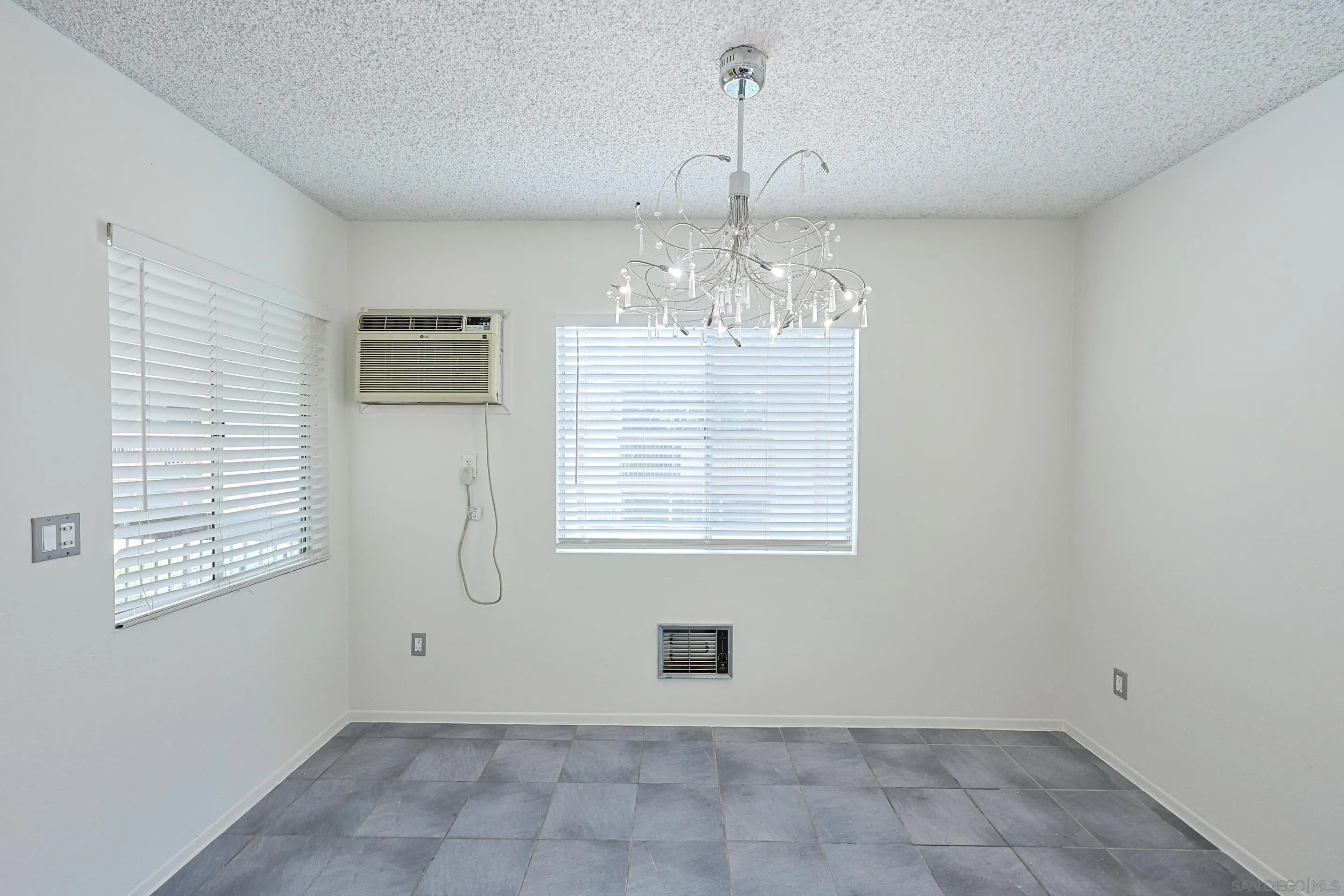Photo #12: 250021414 Listing: Photo #12