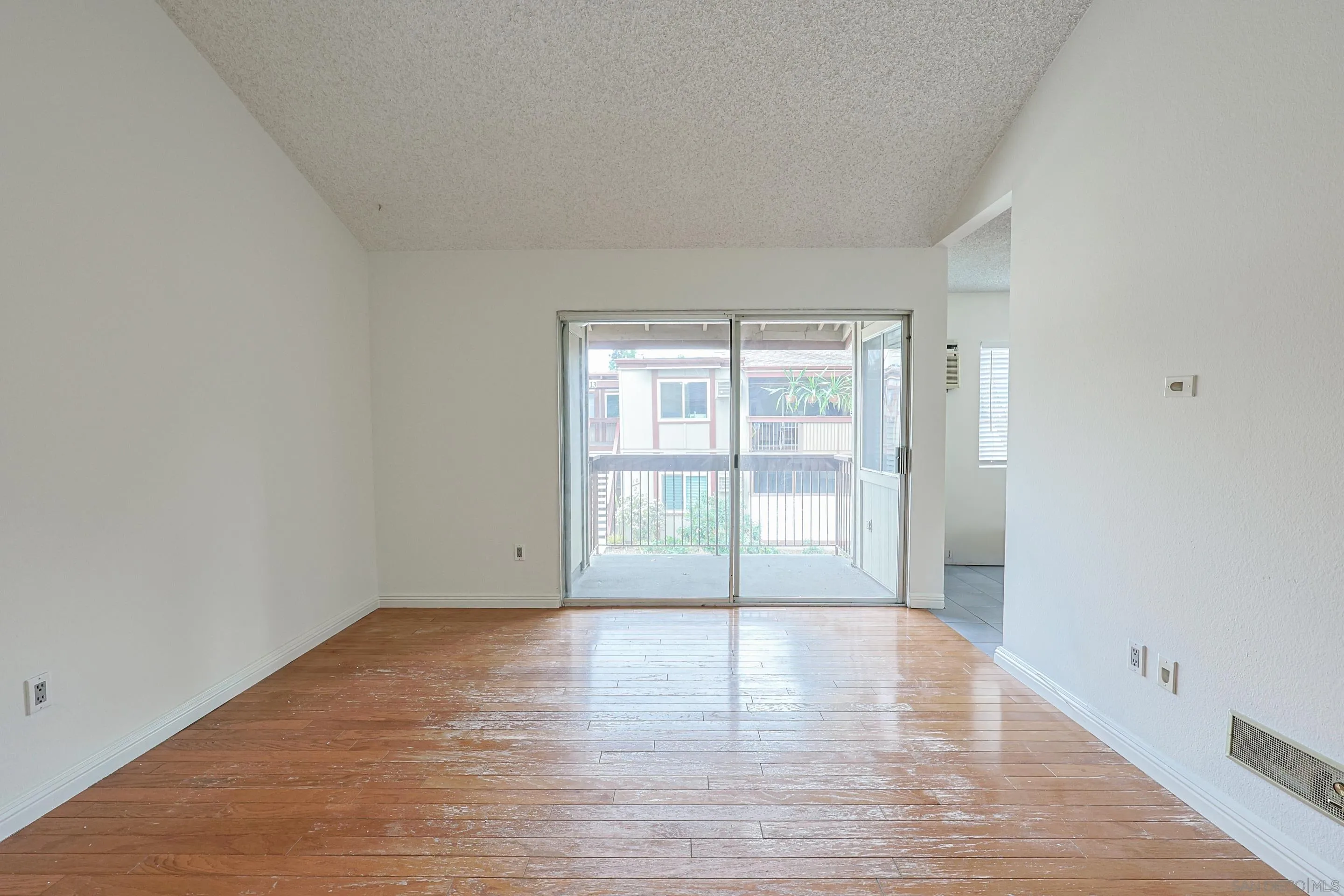 Photo #7: 250021414 Listing: Photo #7