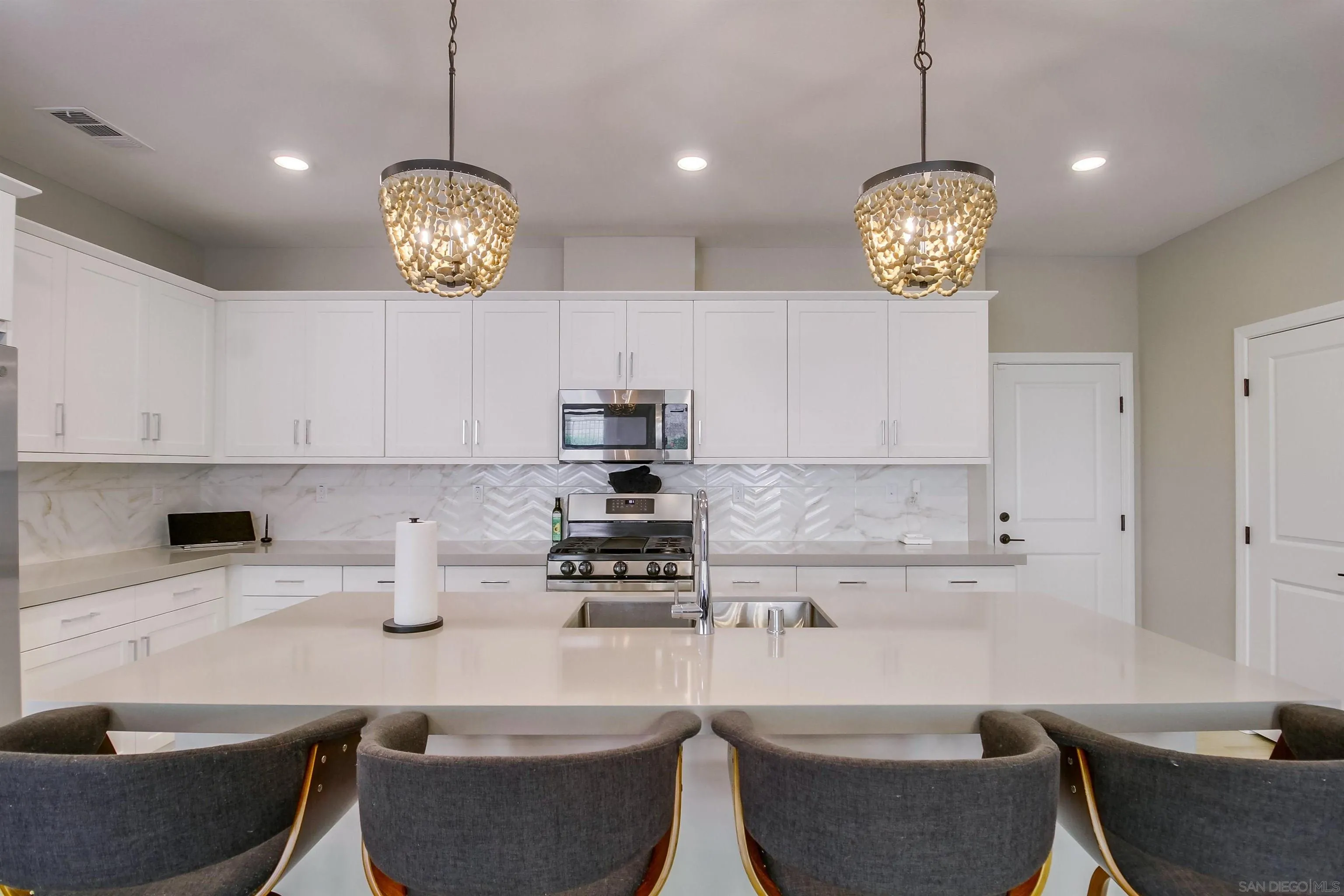 https://cdn.realtyfeed.com/cdn/127/250021439/cfa64810d17704a54d1e96b04493929e.webp