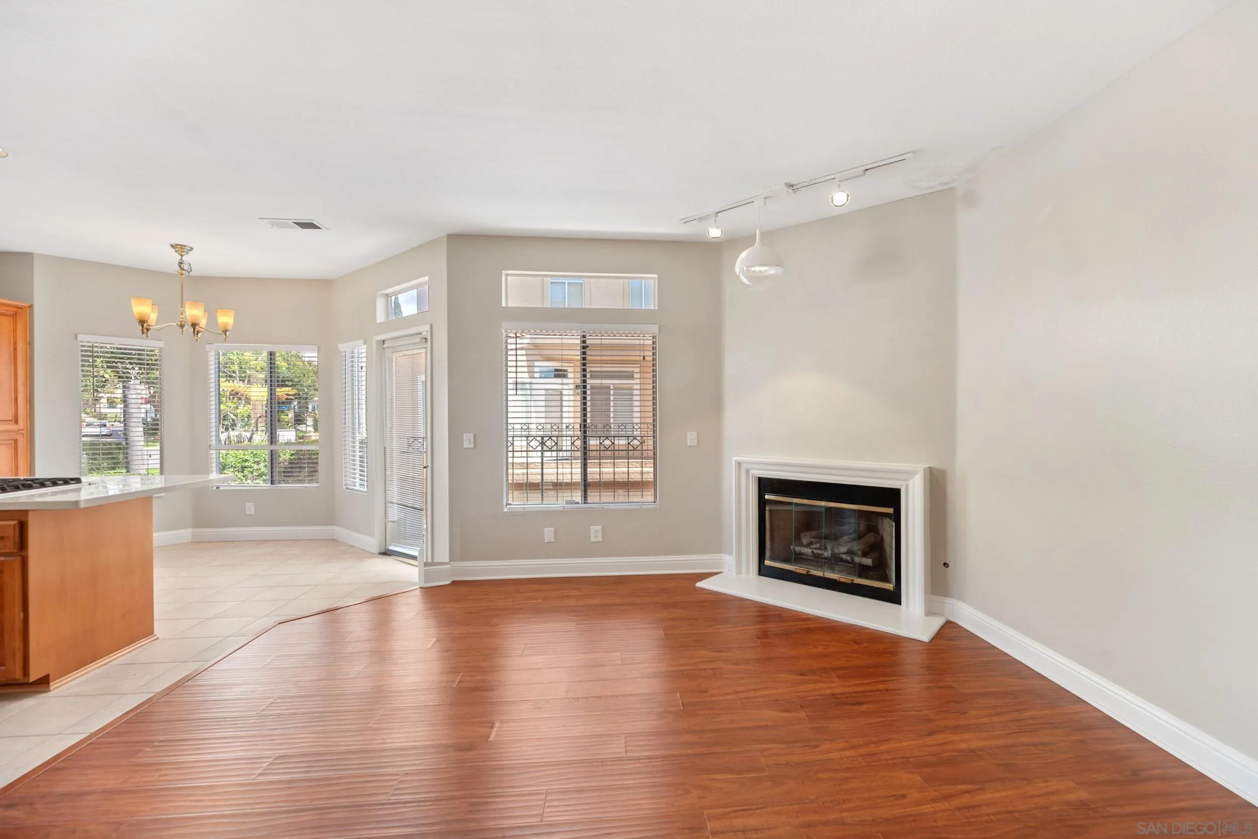 Photo #14: 250021490 Listing: Photo #14