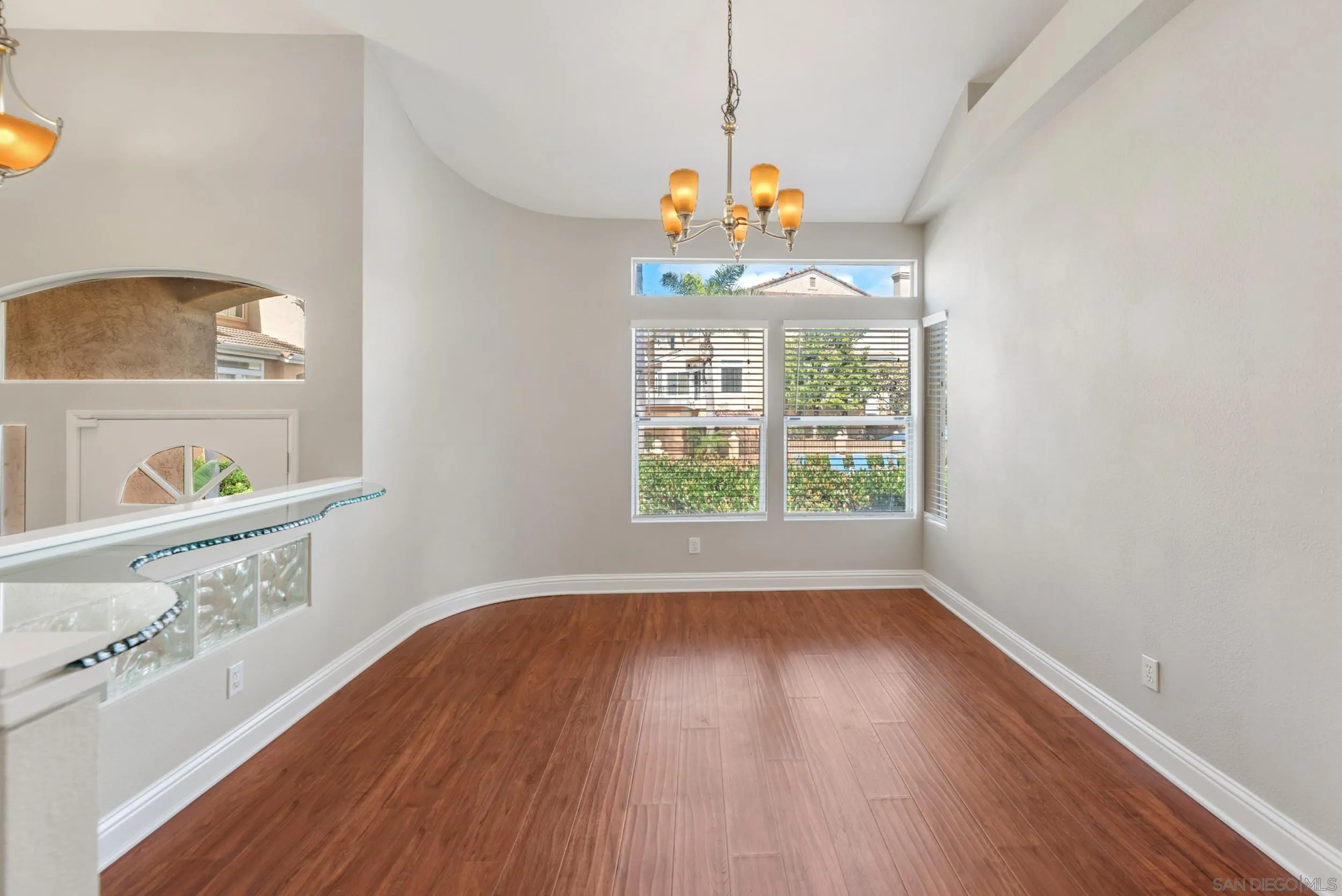 Photo #15: 250021490 Listing: Photo #15