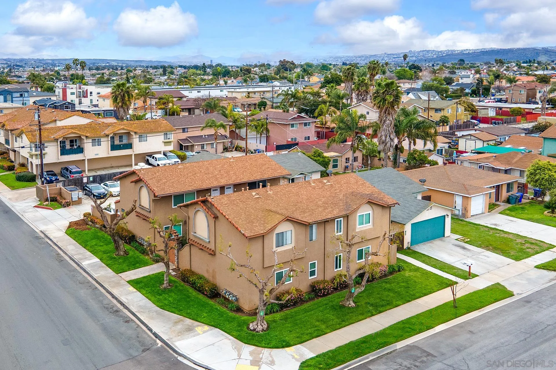 More Details about MLS # 250021511 : 1203 DONAX AVE