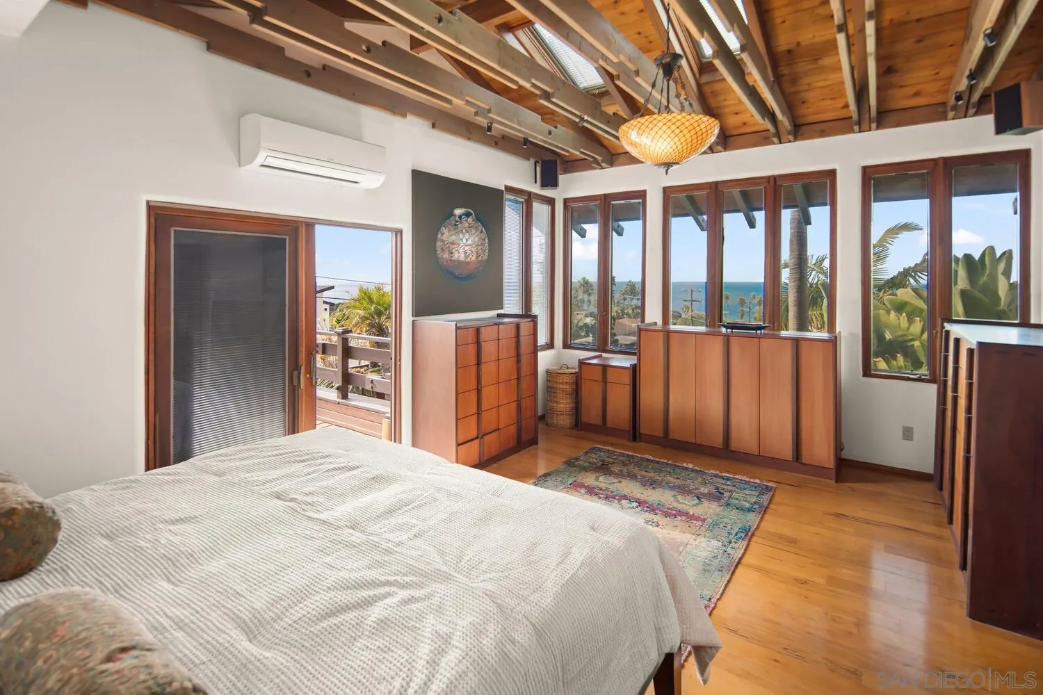 https://cdn.realtyfeed.com/cdn/127/250021512/1cf044edb53237e5a47f92f5c3f255ab.webp
