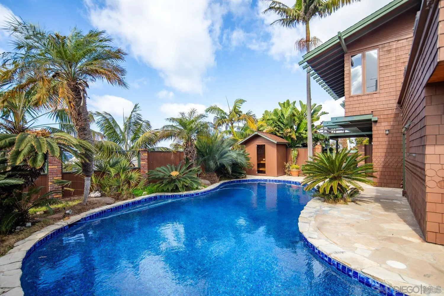 https://cdn.realtyfeed.com/cdn/127/250021512/4c79ca622d633169512e686dd3cf4247.webp