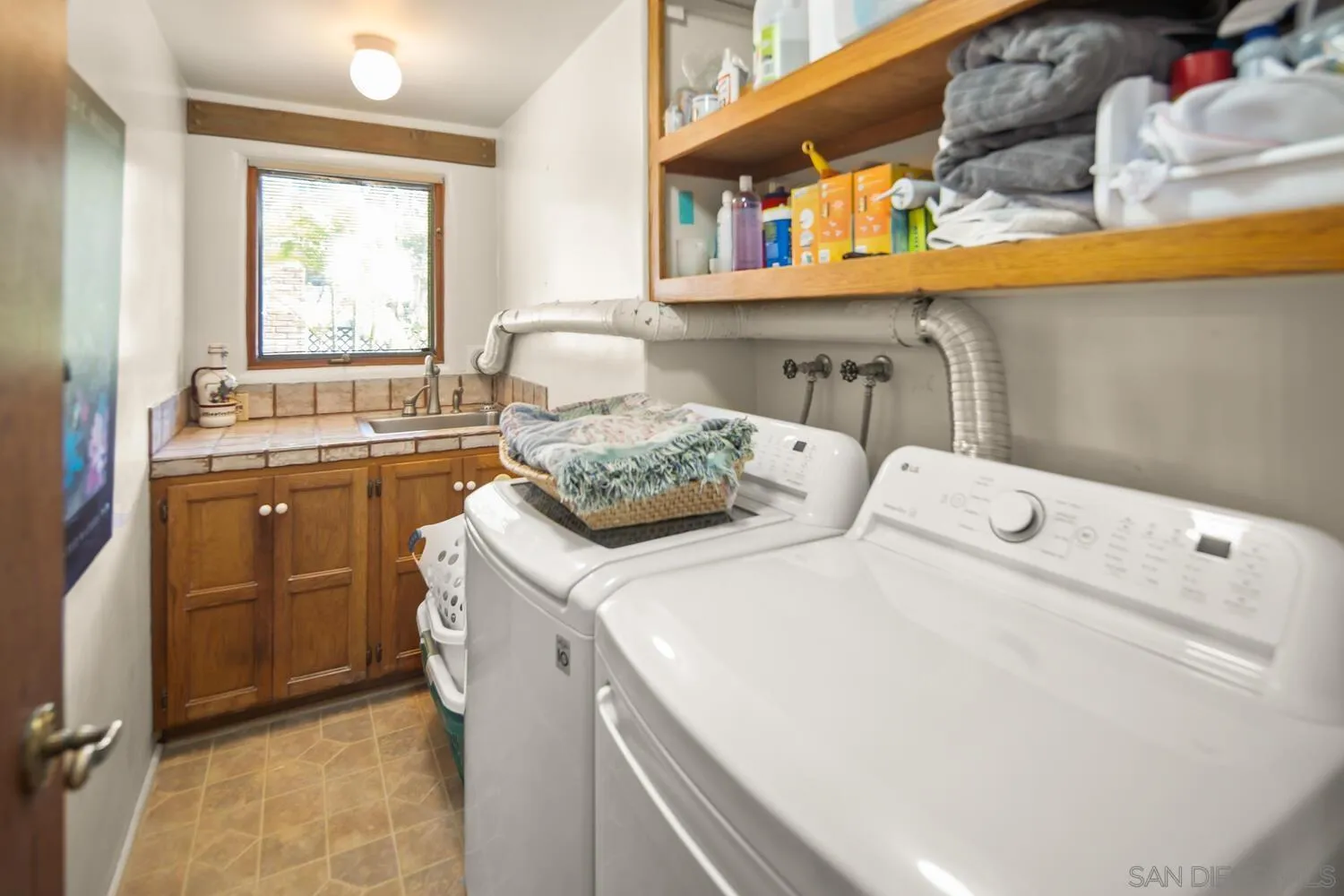 https://cdn.realtyfeed.com/cdn/127/250021512/5f1107cb06bb85fc430a8b81ad4c74c6.webp