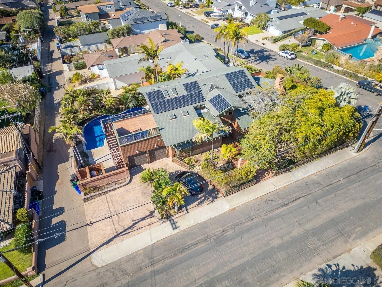 https://cdn.realtyfeed.com/cdn/127/250021512/5f4135d0ef1601d22c06d56ac0fb983c.webp