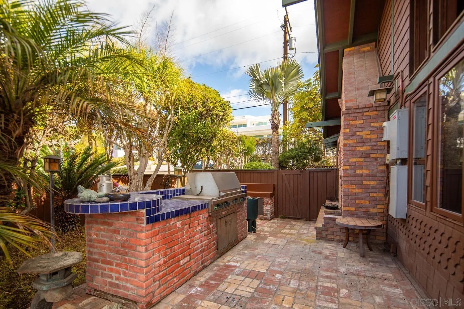 https://cdn.realtyfeed.com/cdn/127/250021512/84f0588cc47faa7d782e90433c87c3c4.webp