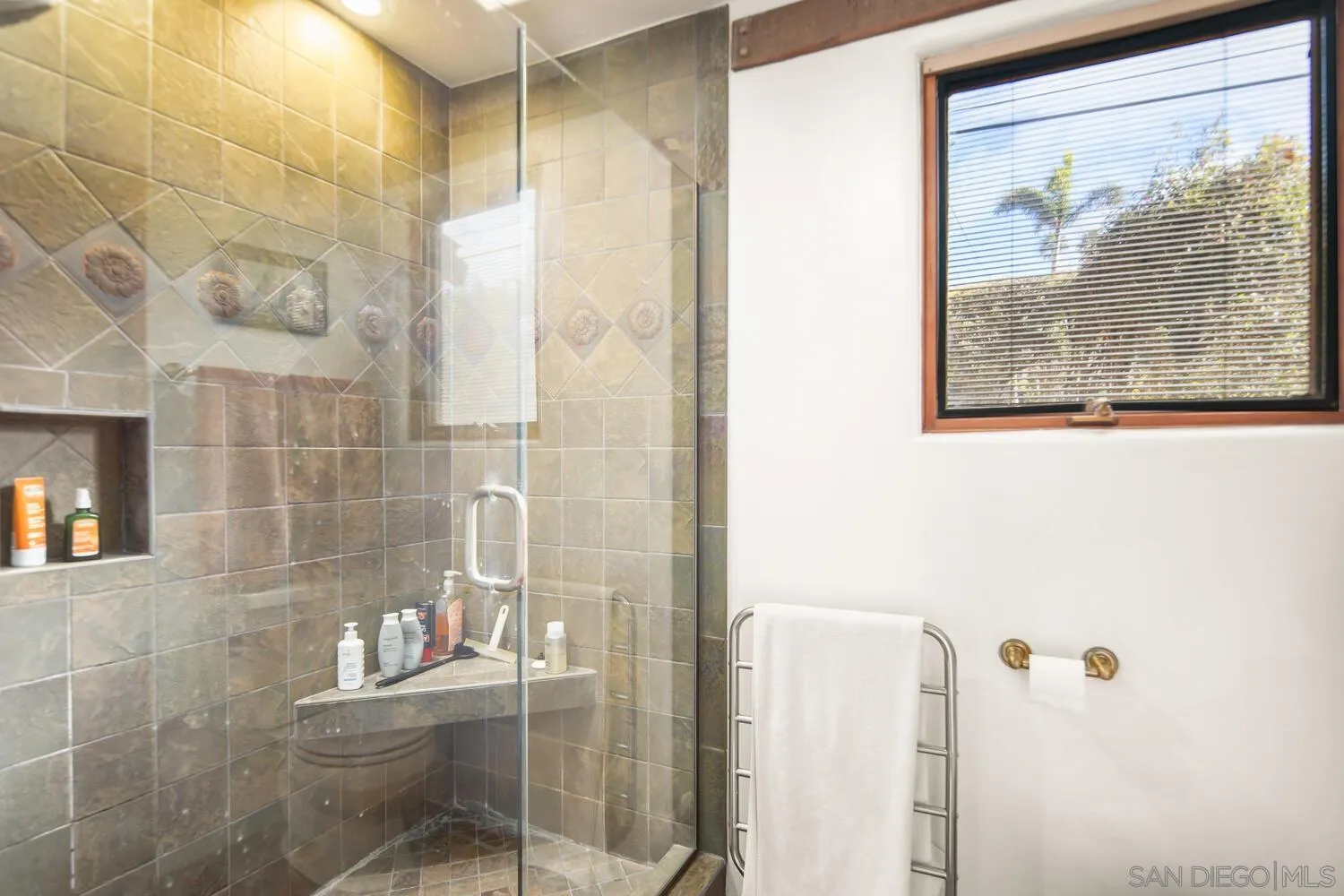 https://cdn.realtyfeed.com/cdn/127/250021512/c783dbb416af49b68bdbce5c924523ef.webp