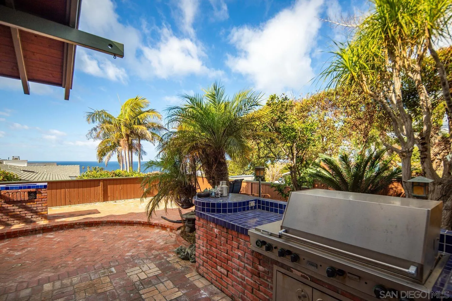 https://cdn.realtyfeed.com/cdn/127/250021512/cc41abde629bbd2f63bdcf45b2fba602.webp