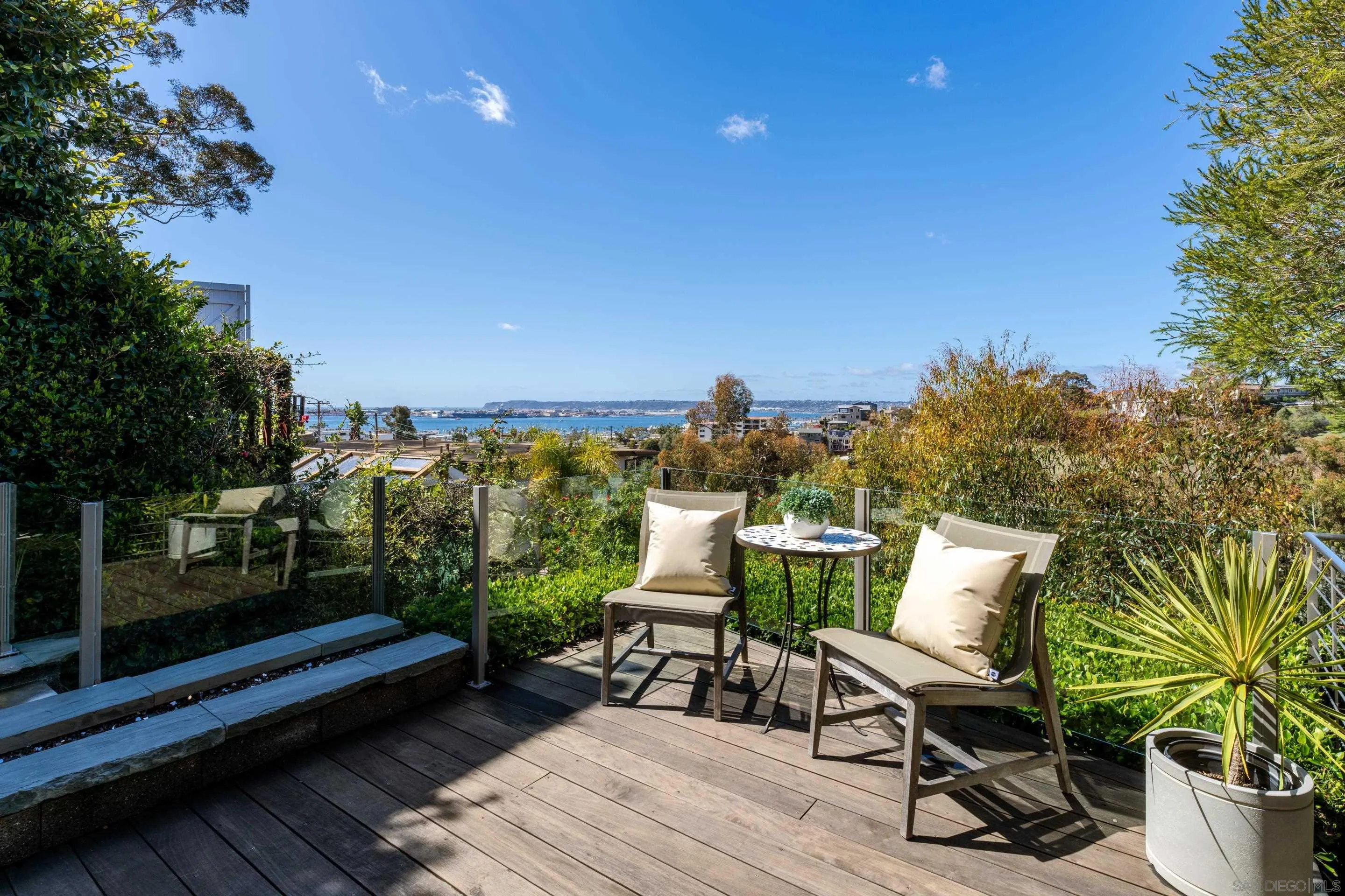 https://cdn.realtyfeed.com/cdn/127/250021517/16824935b274f5c7d6557f62a2fd0b1f.webp