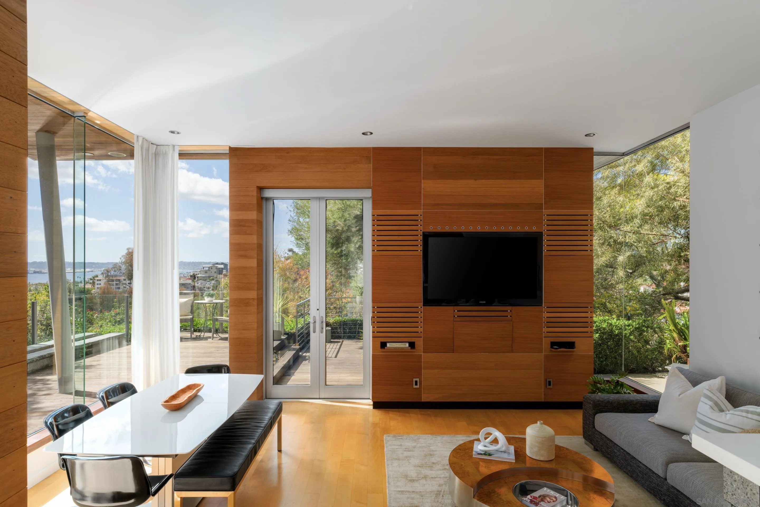 https://cdn.realtyfeed.com/cdn/127/250021517/6dcddb326d31ae32bf53e893475c32ab.webp