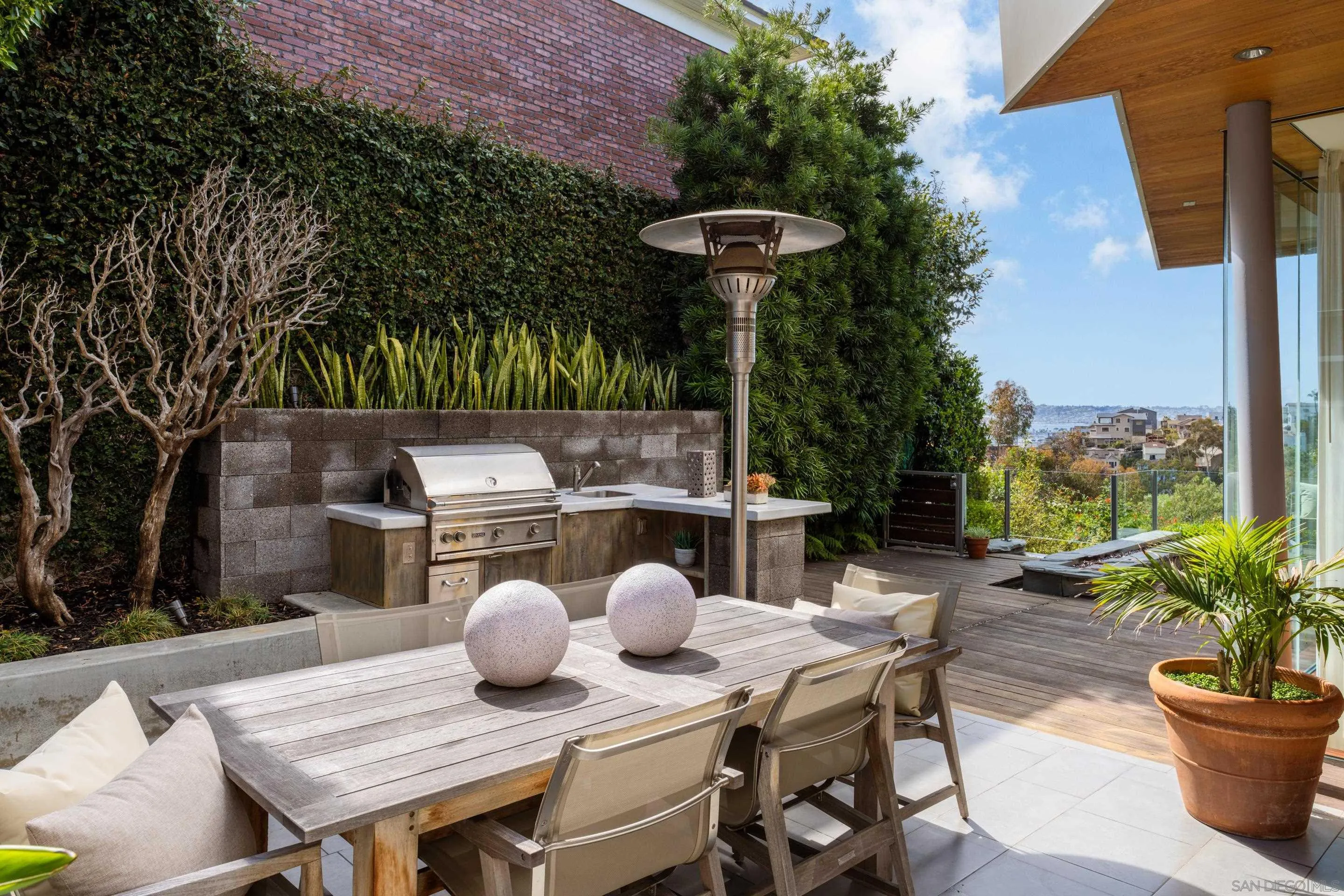 https://cdn.realtyfeed.com/cdn/127/250021517/98822b6b7e90ab2d6a77fcee3c55f619.webp