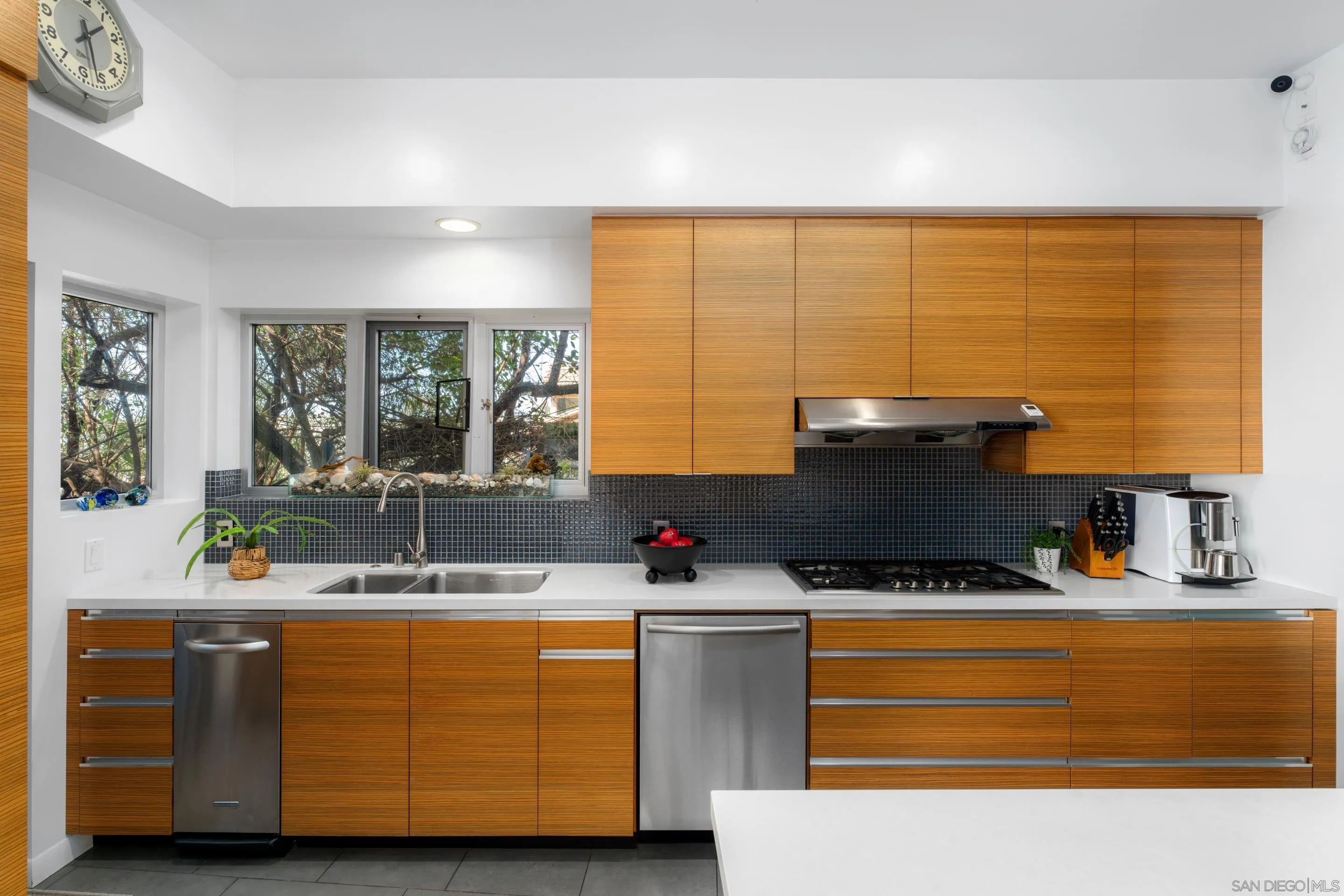 https://cdn.realtyfeed.com/cdn/127/250021517/ba82960ea4c2cf051ef14d3a63812e8b.webp