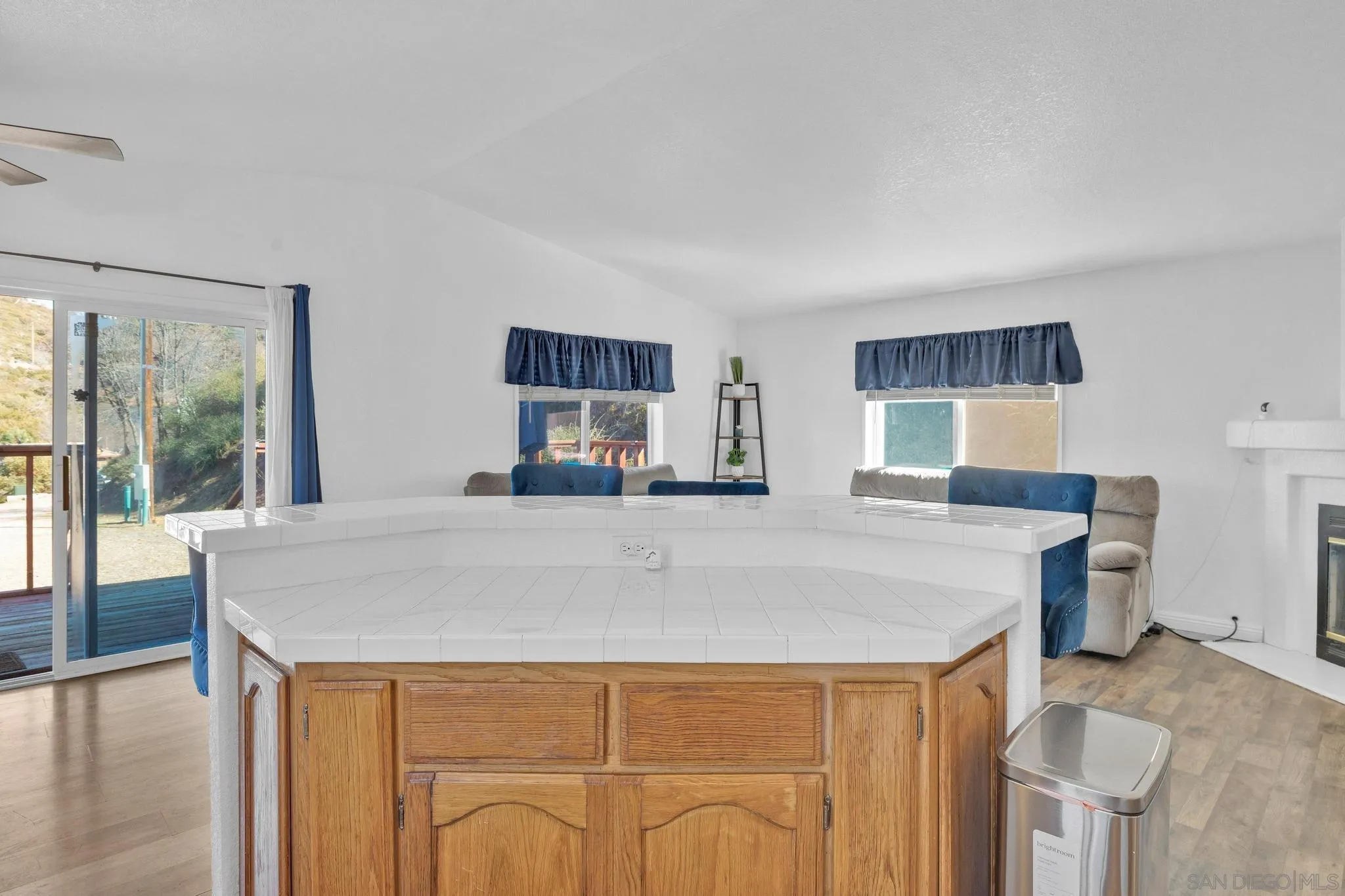 https://cdn.realtyfeed.com/cdn/127/250021569/abd087a2c9b08570b15d38cd679b4bf9.webp