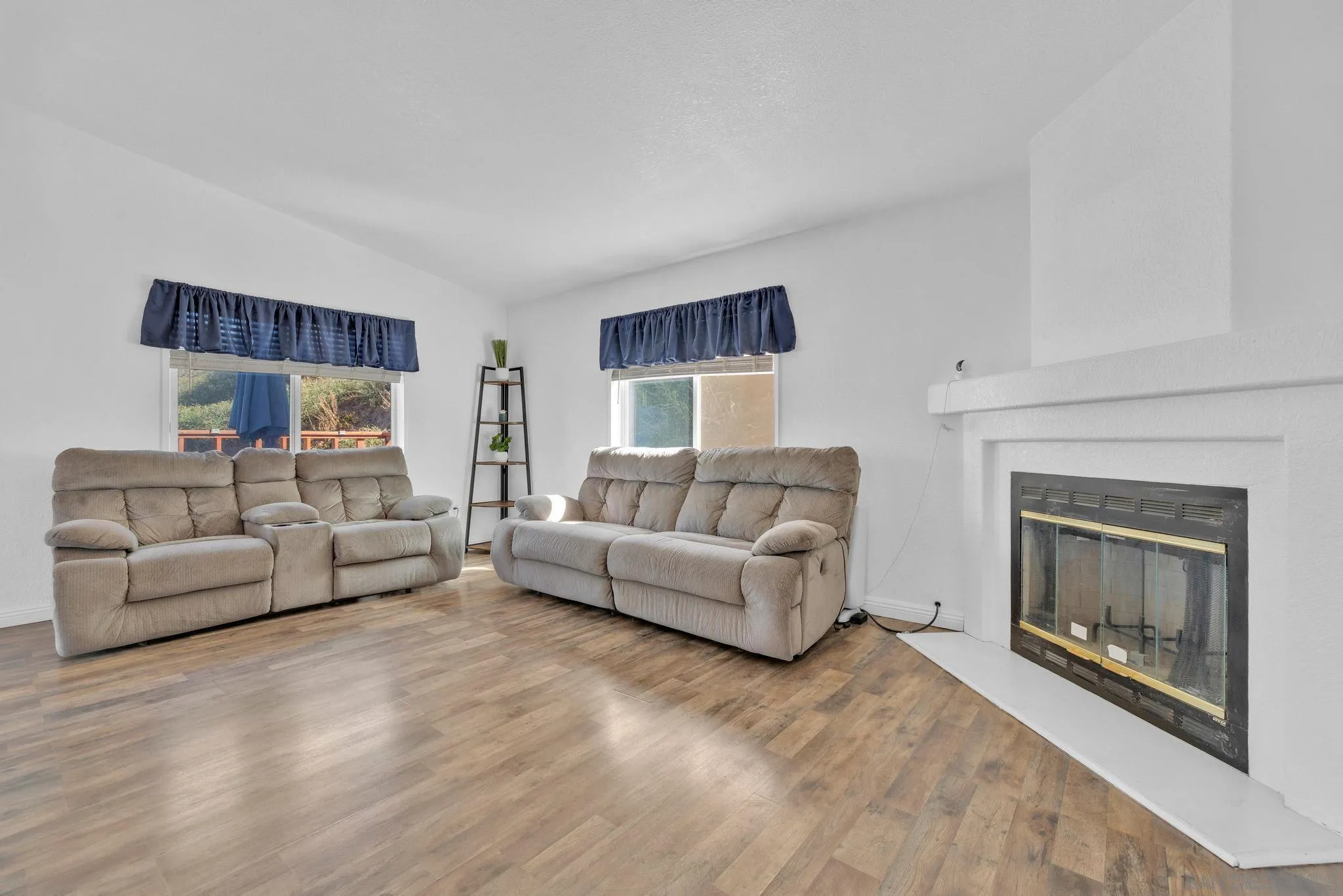 https://cdn.realtyfeed.com/cdn/127/250021569/b51815ed8648df1934d61a9ce1e25330.webp