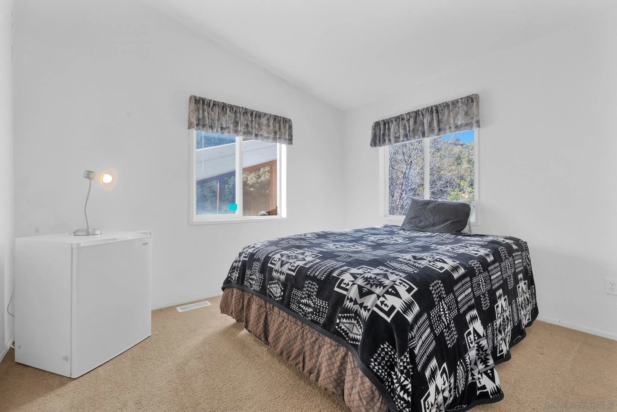 https://cdn.realtyfeed.com/cdn/127/250021569/db2535a935c8e2c422cb814c14b2a35e.webp