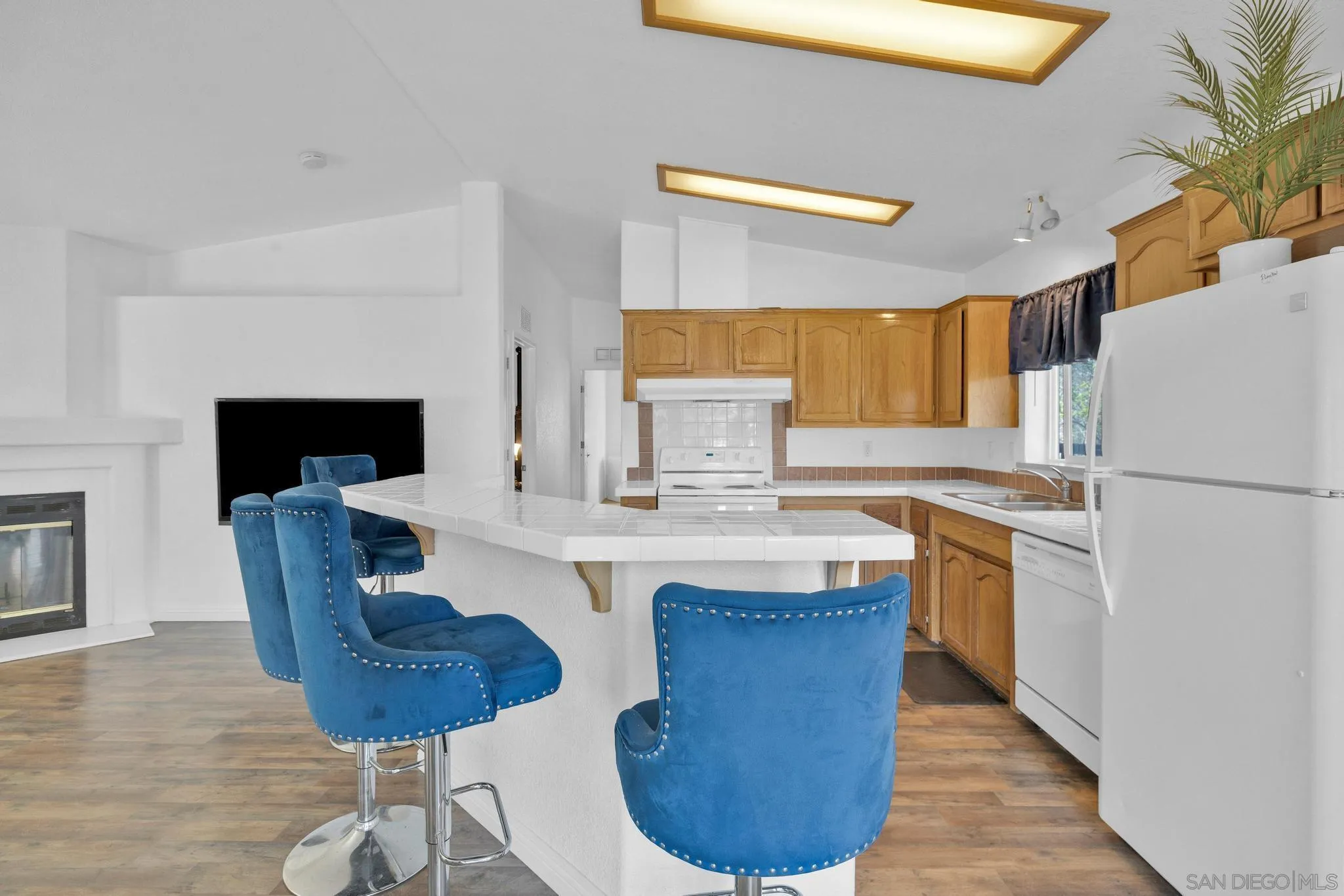 https://cdn.realtyfeed.com/cdn/127/250021569/f49b73f72e5b051f073f88eaa8ce2e9a.webp