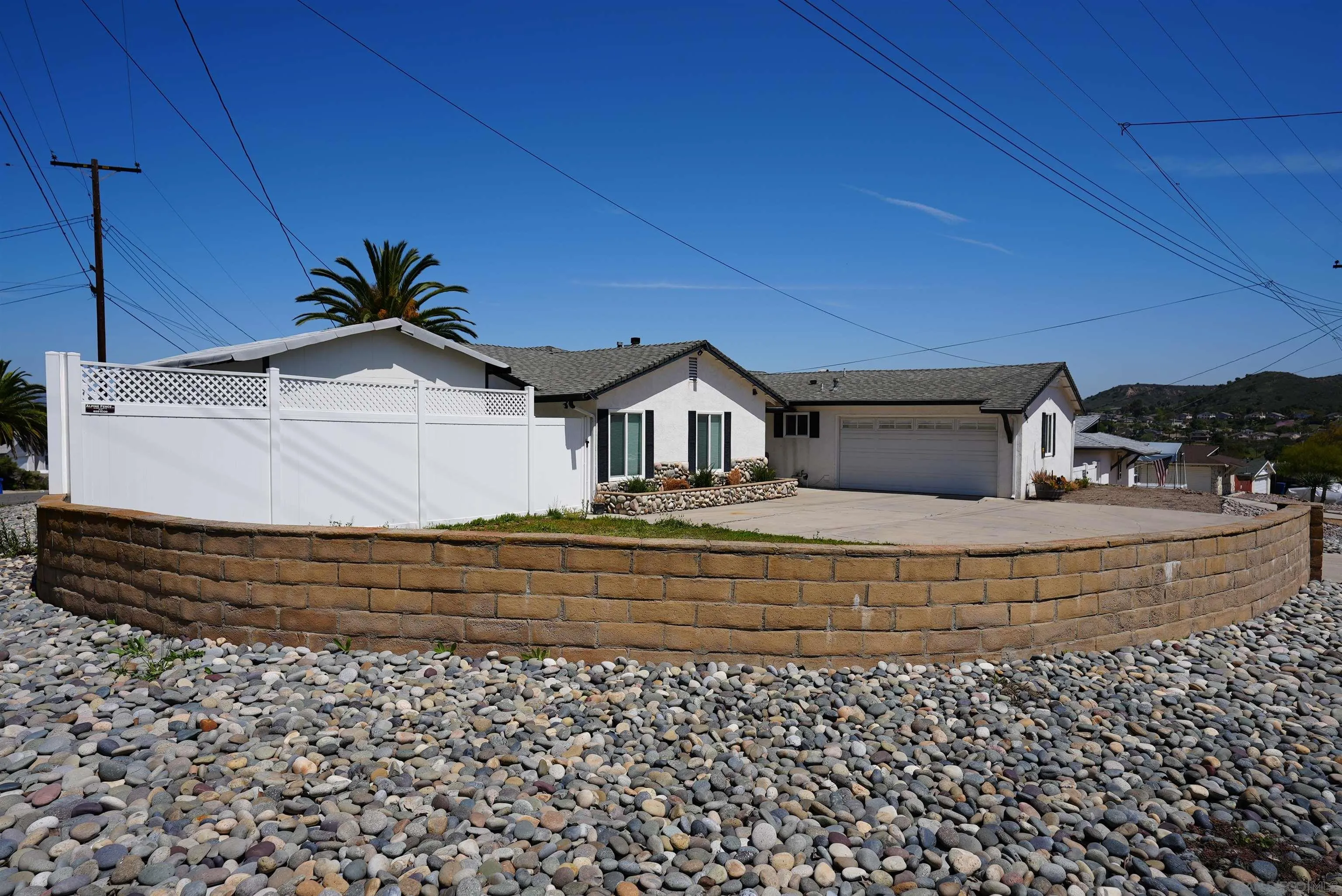 https://cdn.realtyfeed.com/cdn/127/250021578/acd6560e71790c11a83df6b2de7c2af3.webp