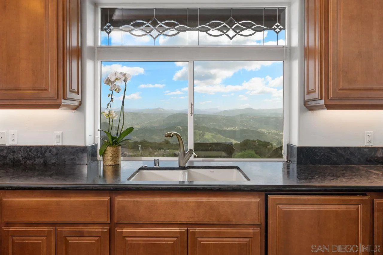 https://cdn.realtyfeed.com/cdn/127/250021688/ad18917516f4353f91164c7d92db95cd.webp