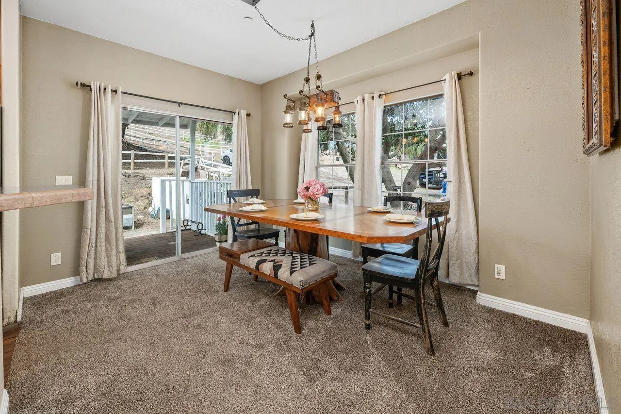 https://cdn.realtyfeed.com/cdn/127/250021688/ed1a7f4ce4fde3c487805d4a53a9e115.webp