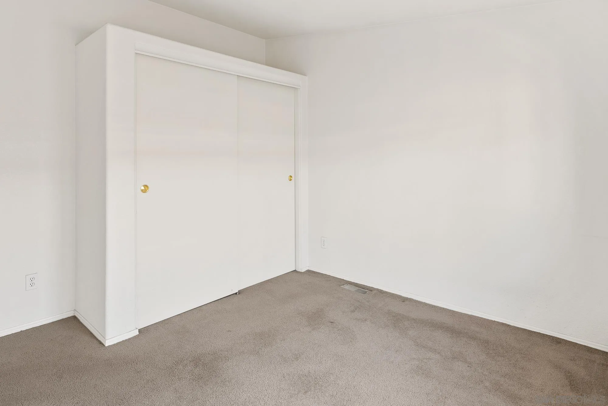 https://cdn.realtyfeed.com/cdn/127/250021698/0b17686b5144f92ab148de18a3d26b2f.webp