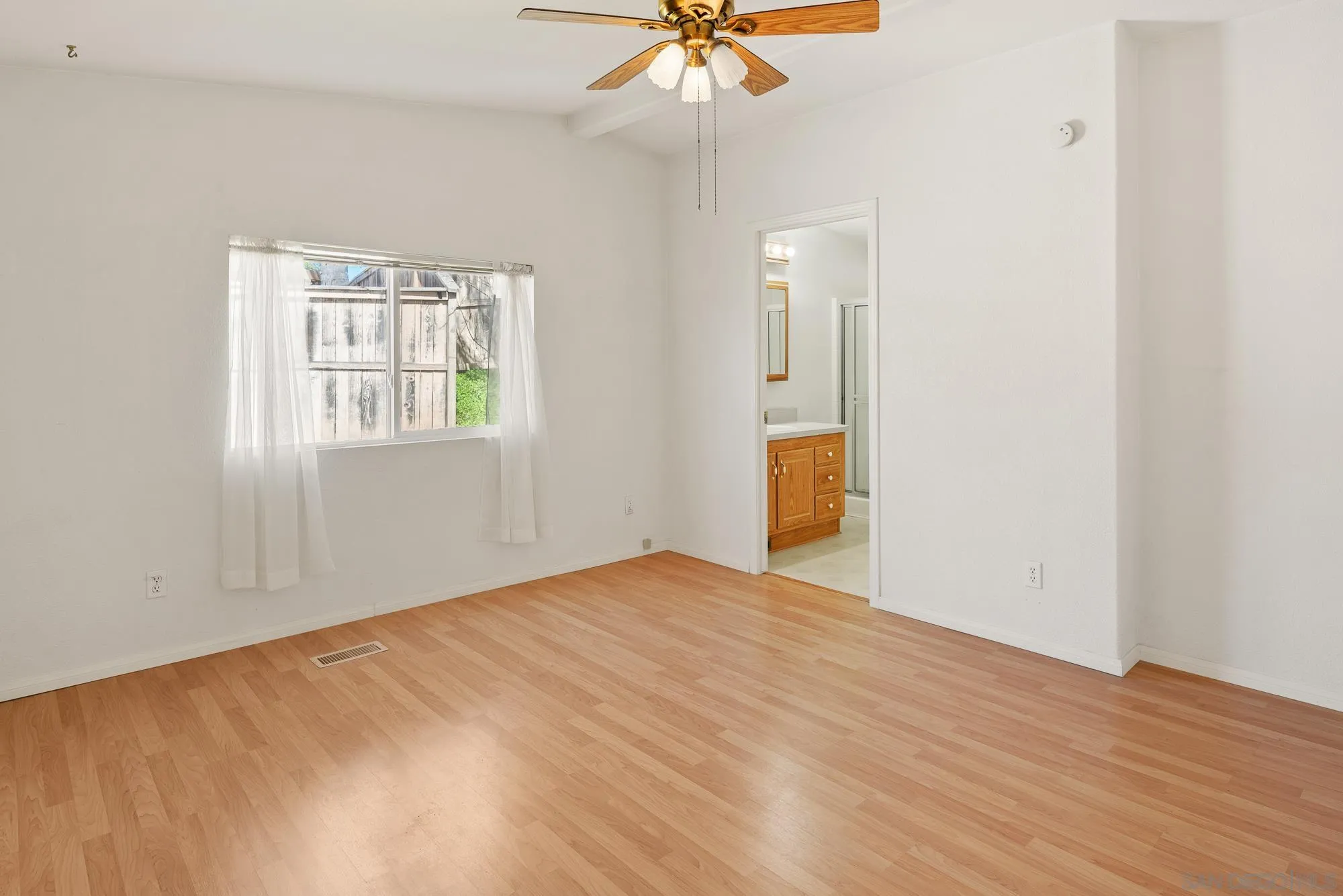 https://cdn.realtyfeed.com/cdn/127/250021698/2bf933b7bb3d67a32c4e21f9e5167fe3.webp