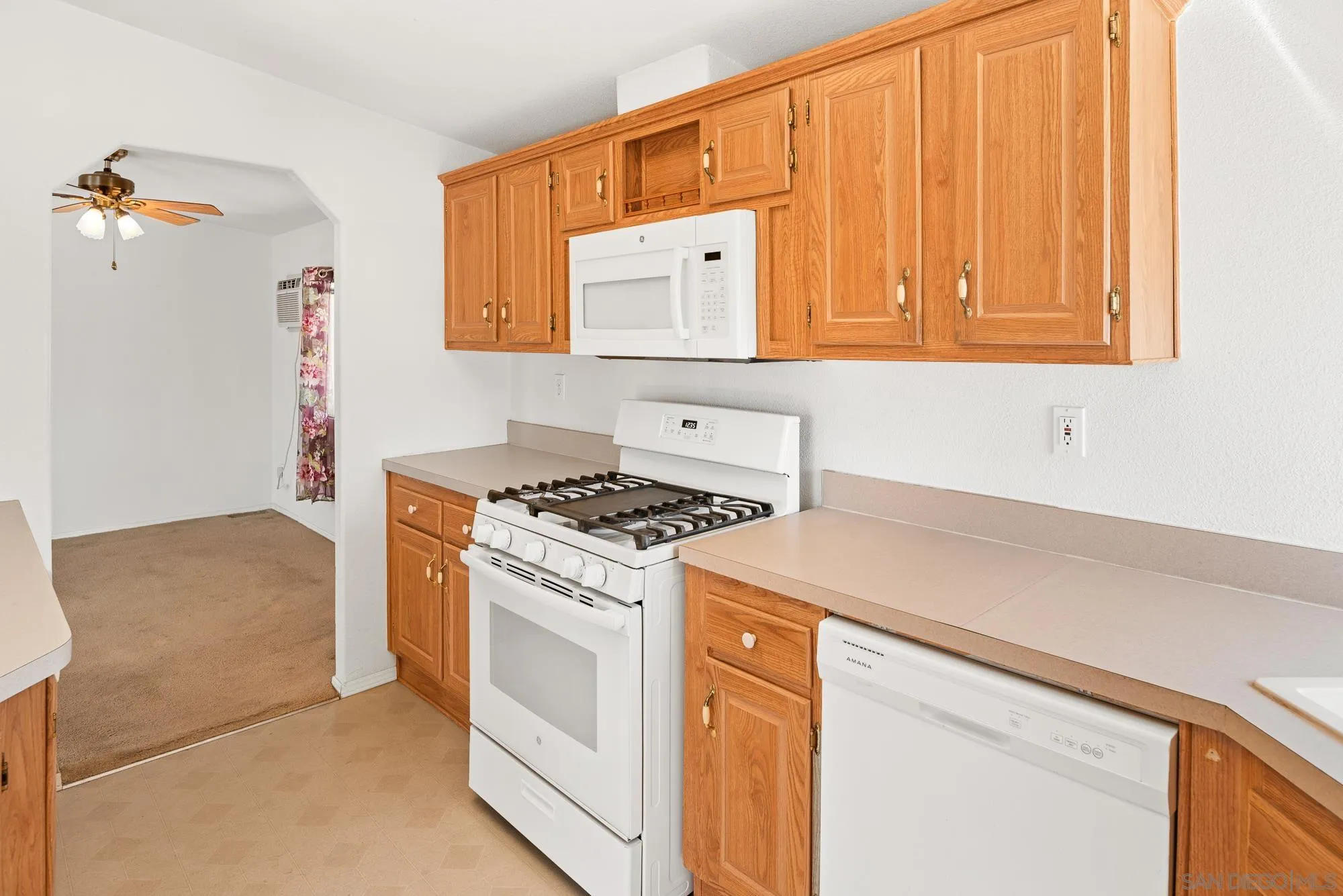 https://cdn.realtyfeed.com/cdn/127/250021698/a809e6aa88a76daf6325e990fc7337e2.webp