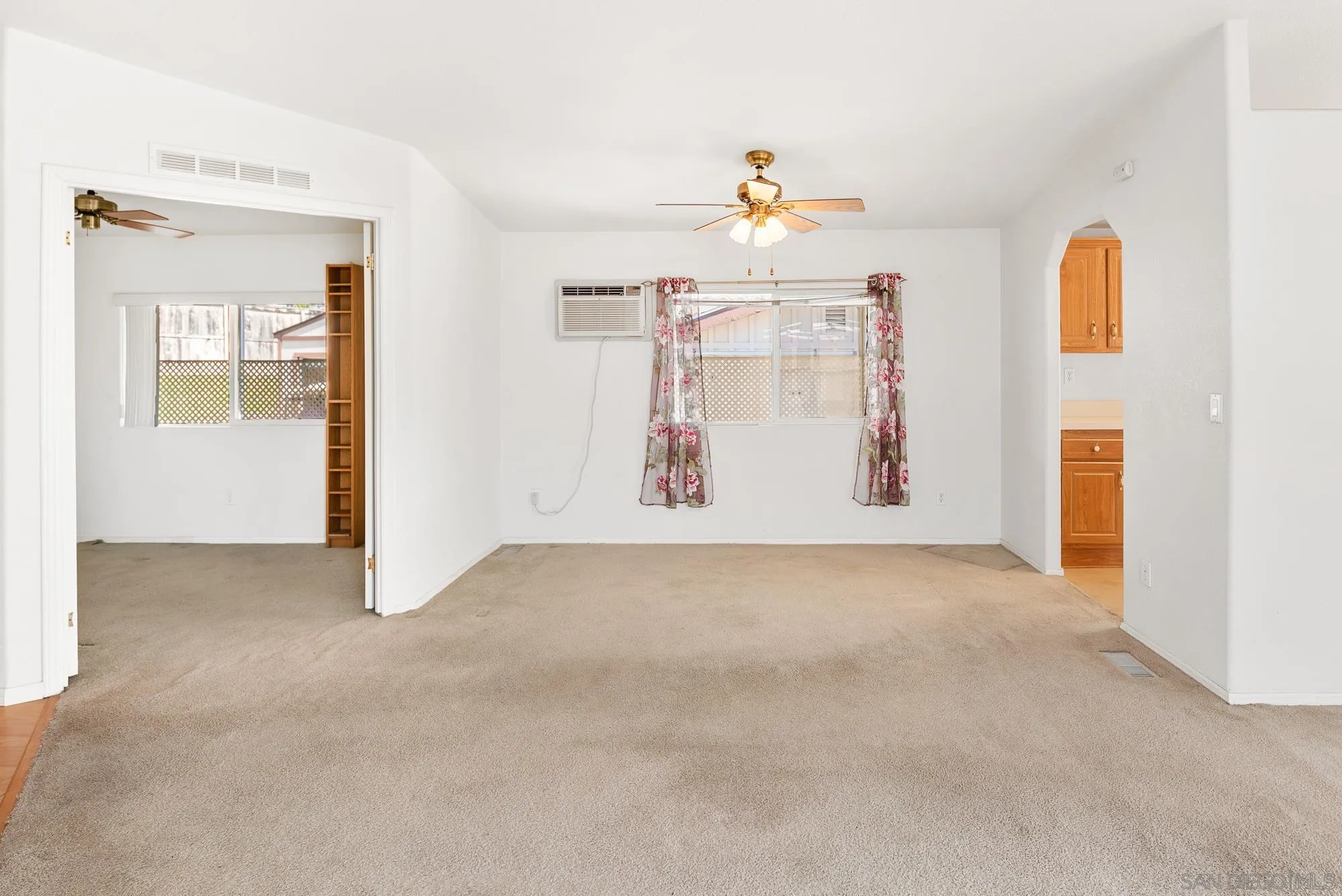 https://cdn.realtyfeed.com/cdn/127/250021698/ab876dc8e3fca8fd6811faade9c947f2.webp