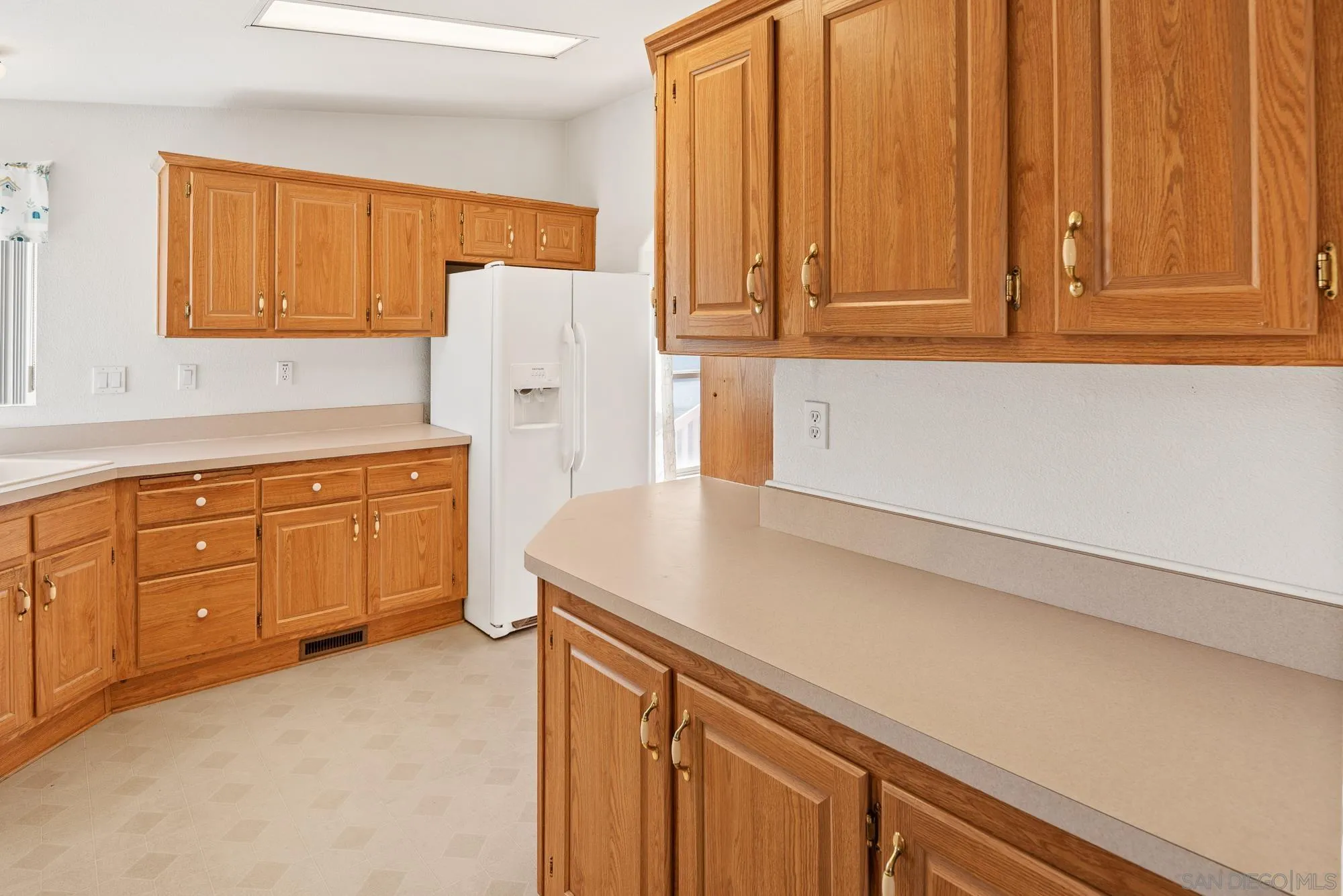 https://cdn.realtyfeed.com/cdn/127/250021698/f8bc4cdc20c322aadcd4b8bd1c8a57ff.webp