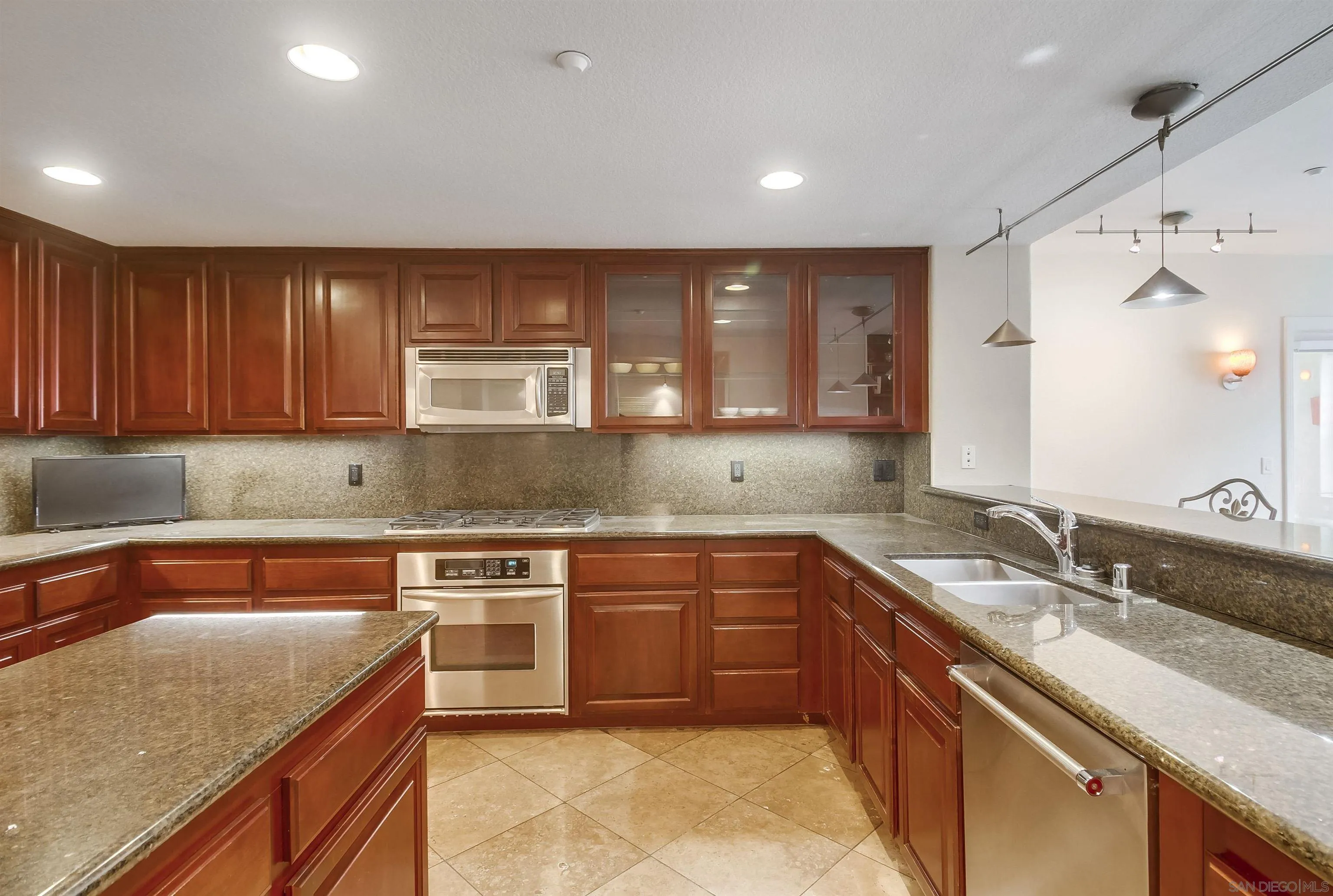Photo #4: 250021765 Listing 