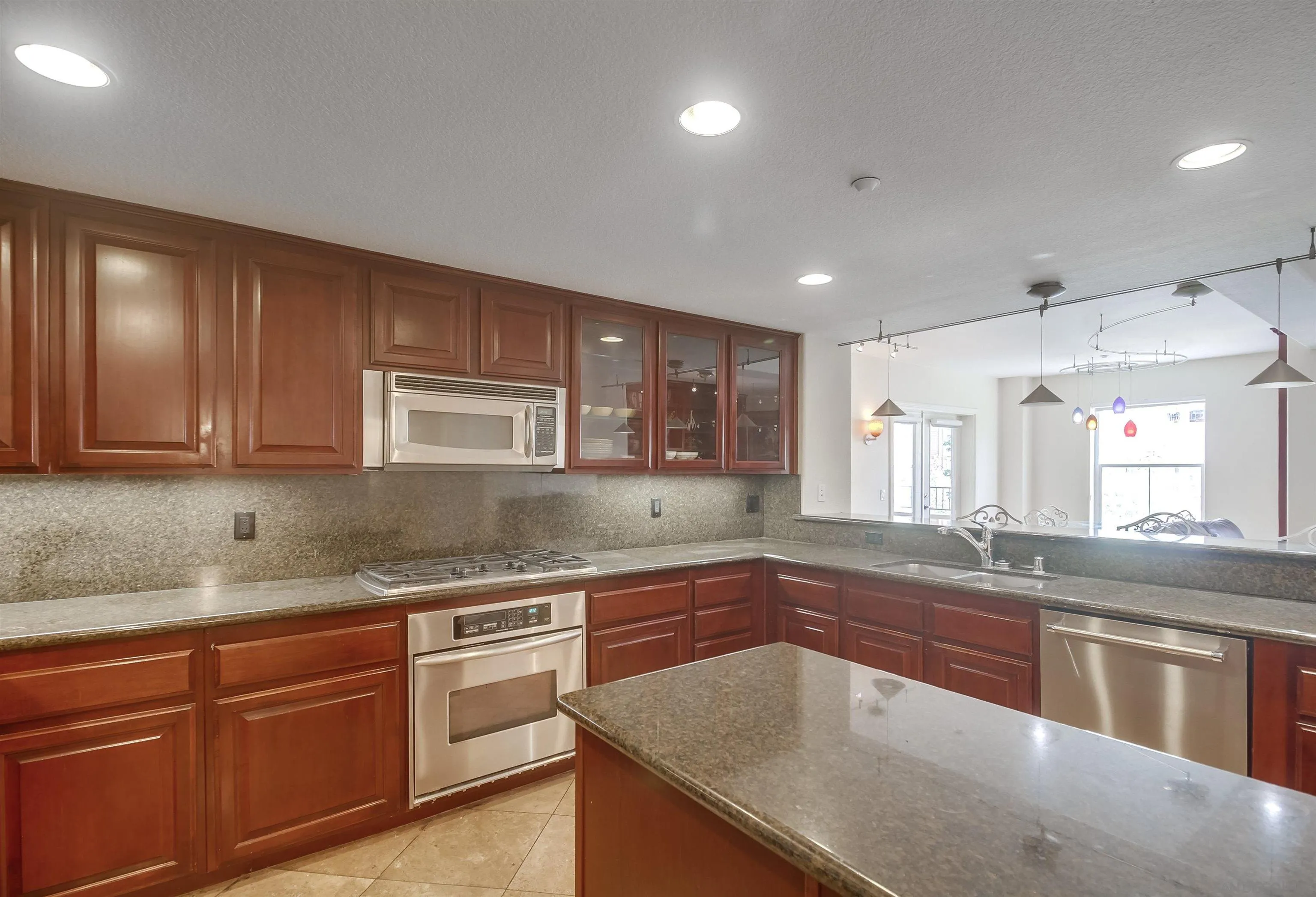 Photo #6: 250021765 Listing 