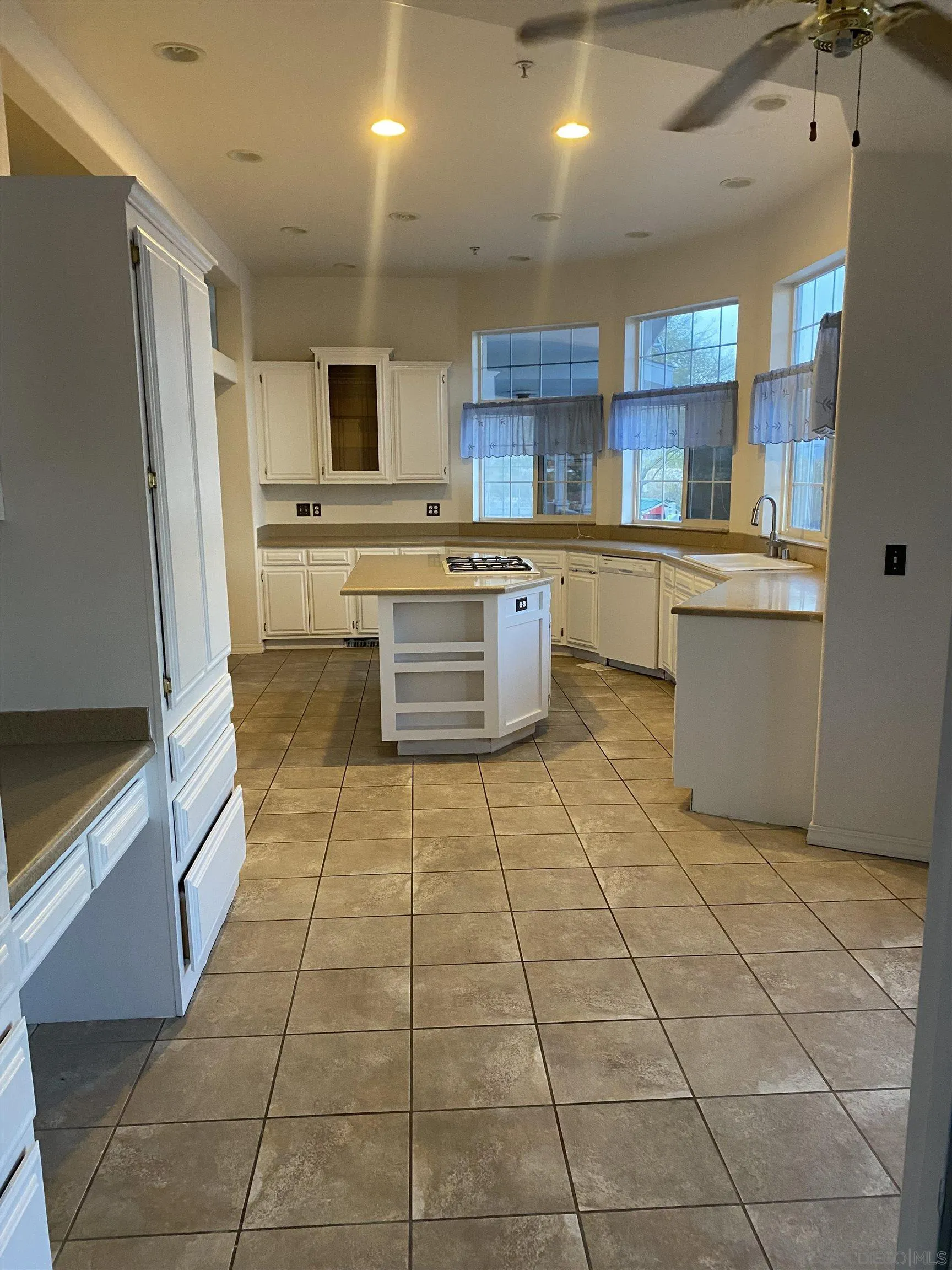 https://cdn.realtyfeed.com/cdn/127/250021784/00e68c7cb045fe596e0b66a74085a704.webp