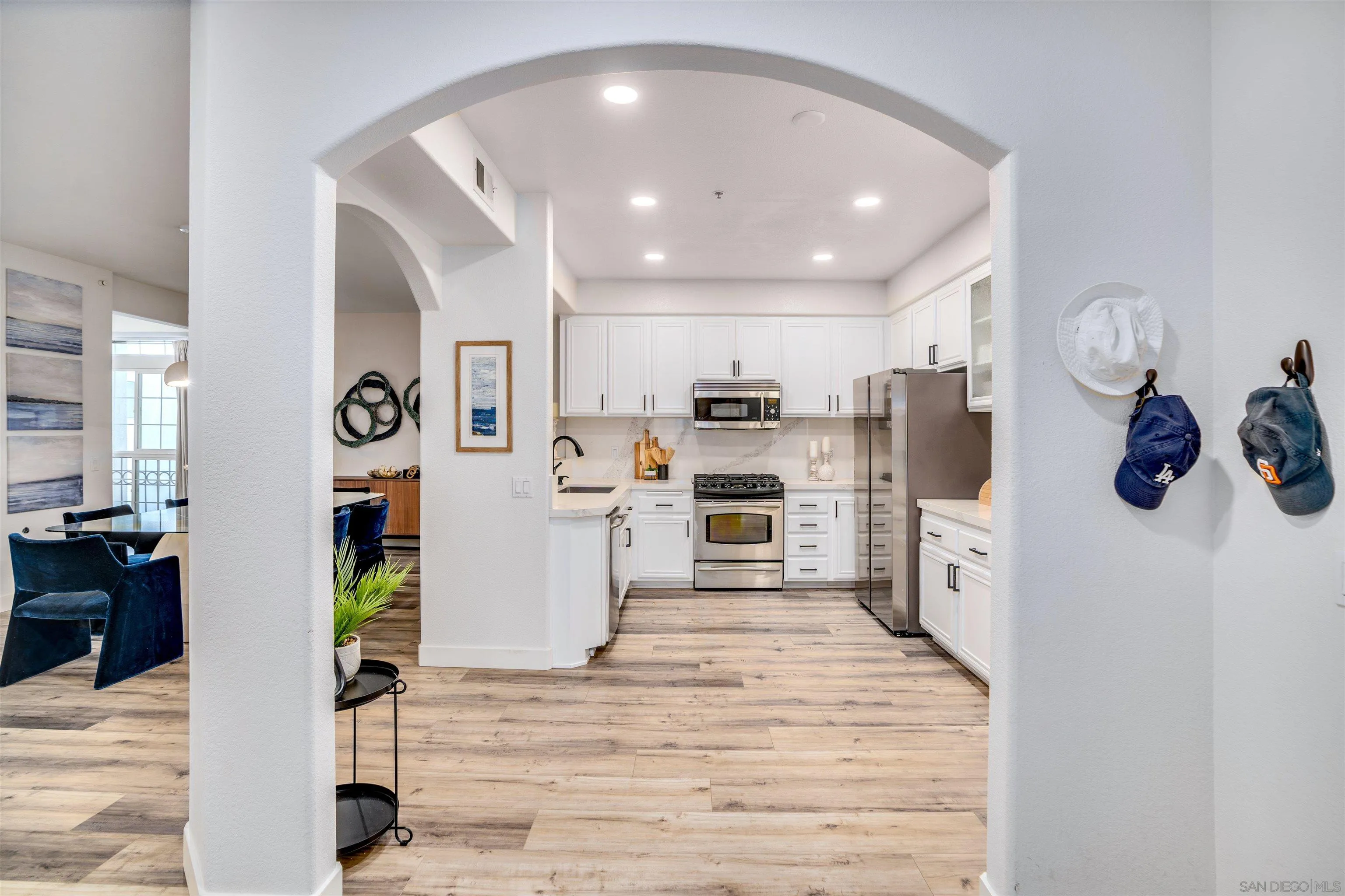 Photo #3: 250021808 Listing 
