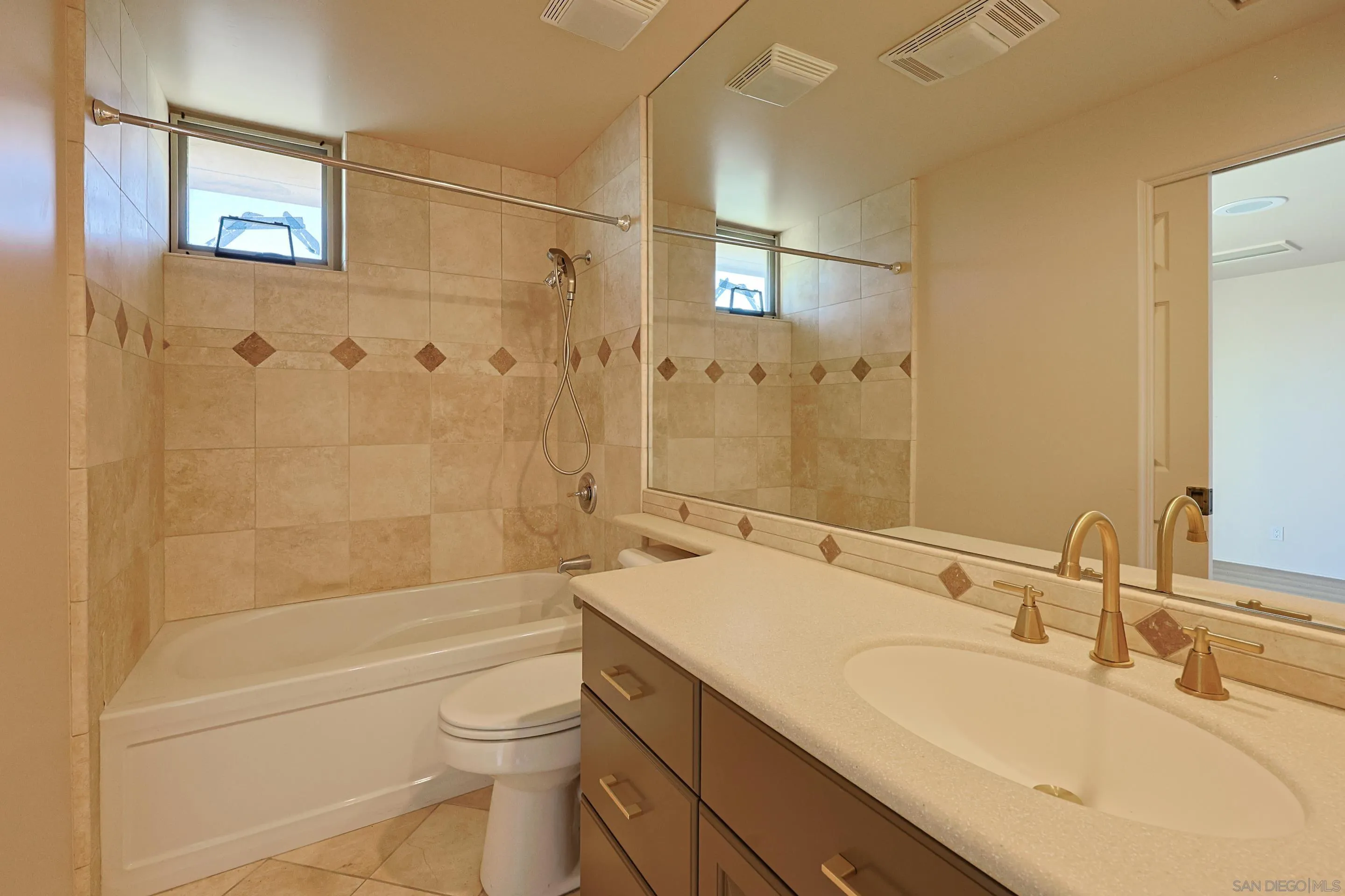 https://cdn.realtyfeed.com/cdn/127/250021848/05cce72af3d7bef66edf82b3dfde1fd1.webp