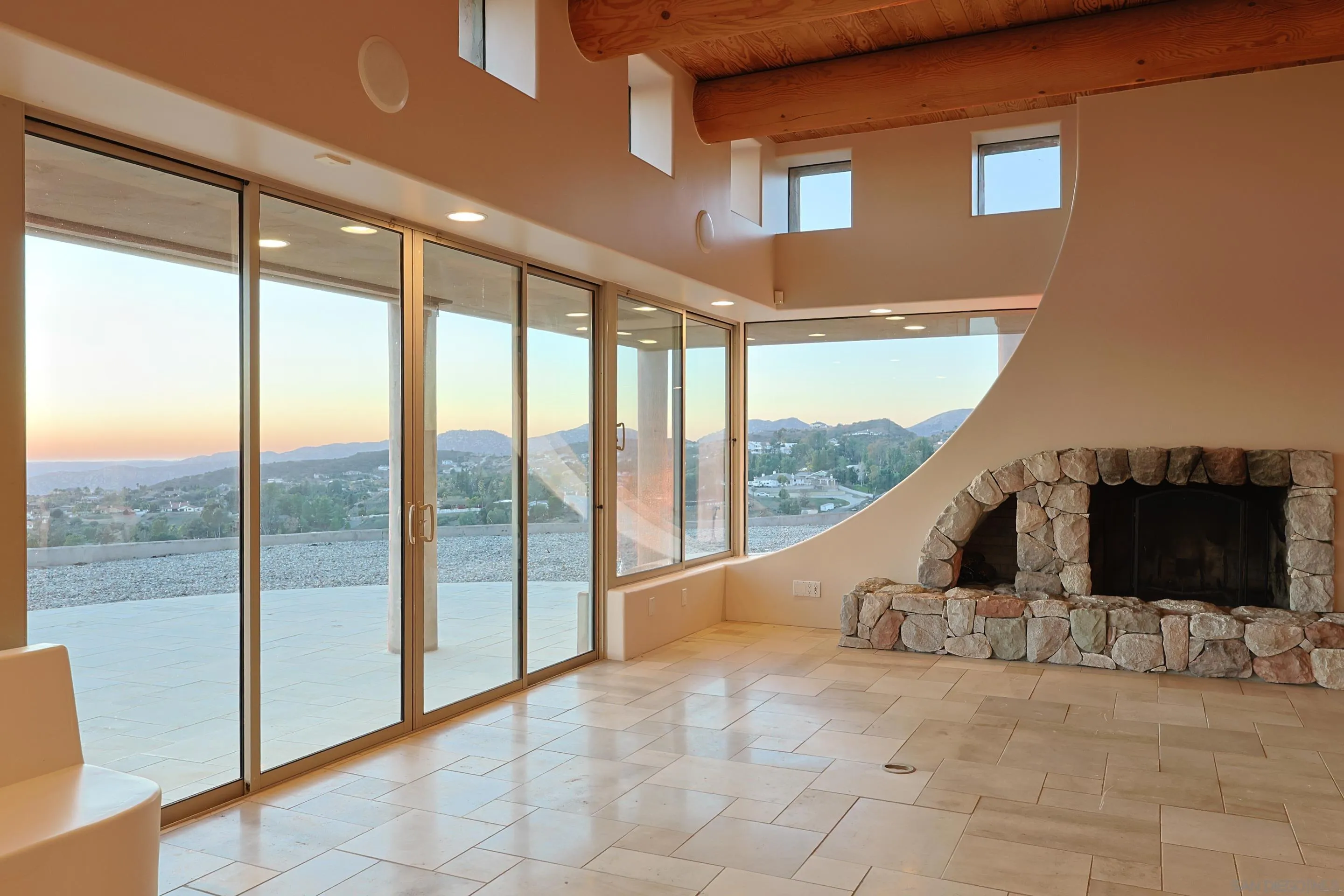 https://cdn.realtyfeed.com/cdn/127/250021848/4372d40e04fb9e62213a5f74b59a31b6.webp