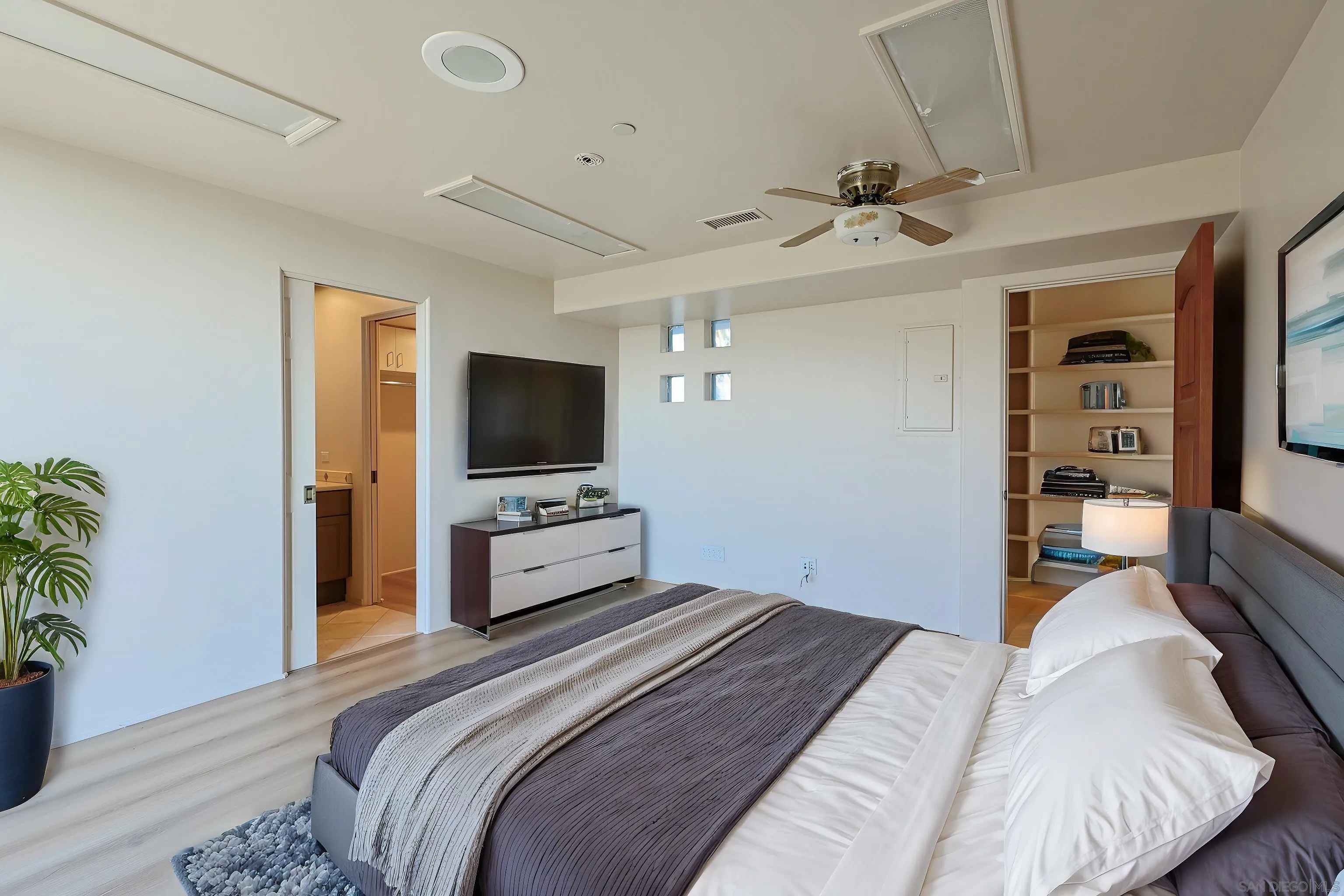 https://cdn.realtyfeed.com/cdn/127/250021848/610250dd44db942ab1c96cd4bb7f1c4e.webp