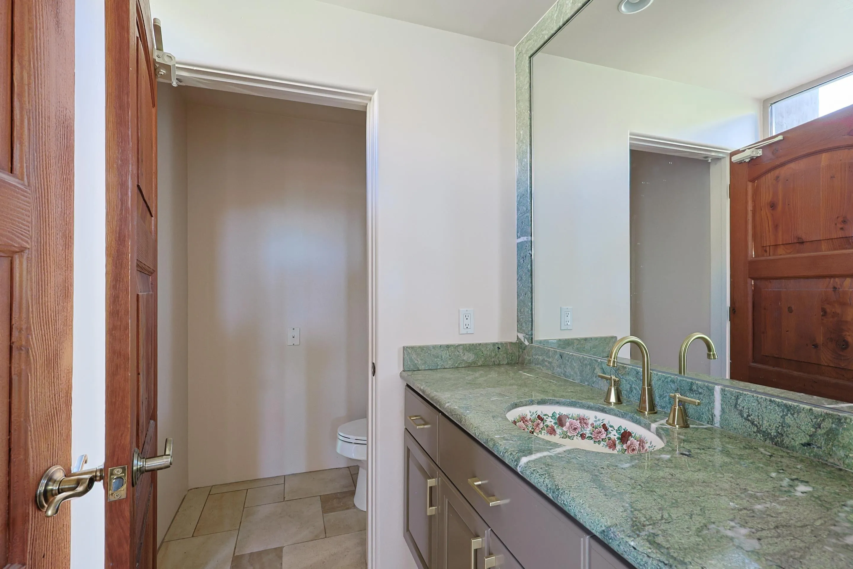 https://cdn.realtyfeed.com/cdn/127/250021848/840e4da8712bd1e4b2ccf5c5043c8f0b.webp