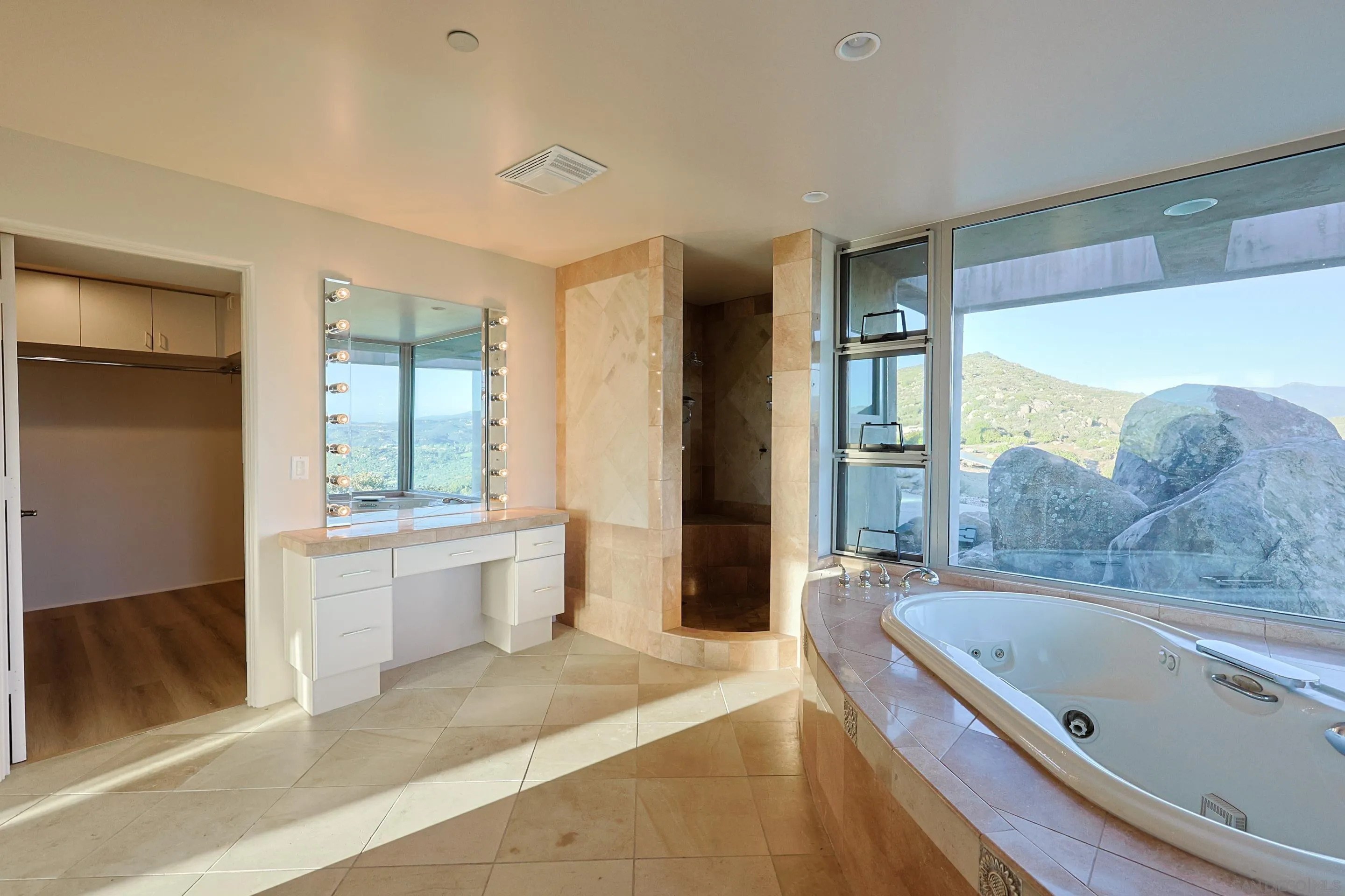 https://cdn.realtyfeed.com/cdn/127/250021848/8eda1b5c5fb7bfbf67cbf3f8ec3df057.webp