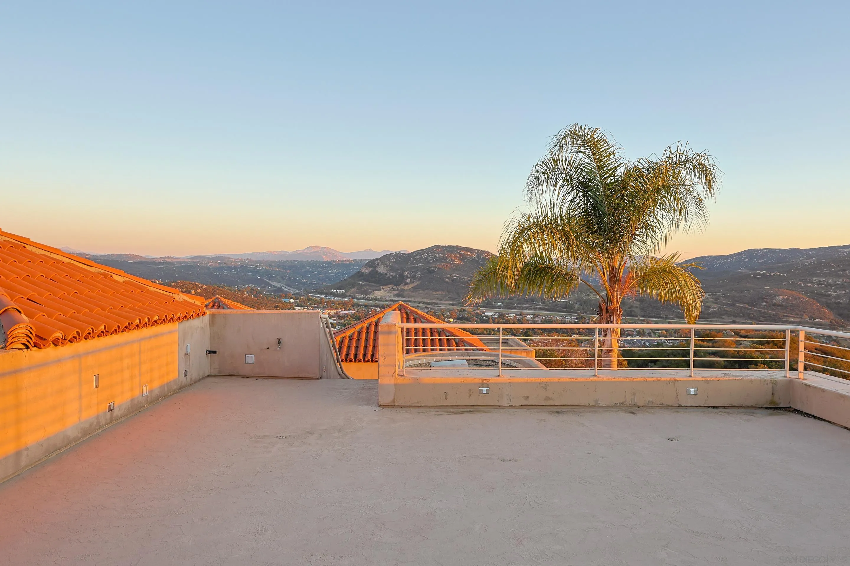 https://cdn.realtyfeed.com/cdn/127/250021848/d5cb1a2884aecff7374acb99be5b878d.webp