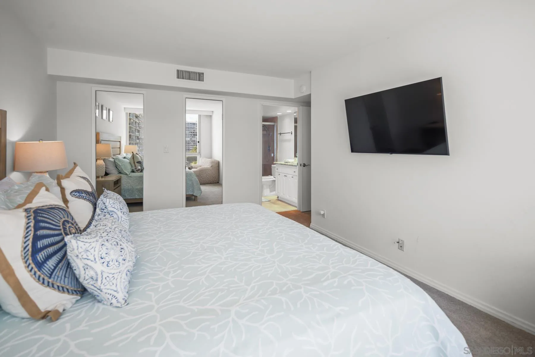 https://cdn.realtyfeed.com/cdn/127/250021883/979d17656ac43b71d36b5b1e9fc869d4.webp